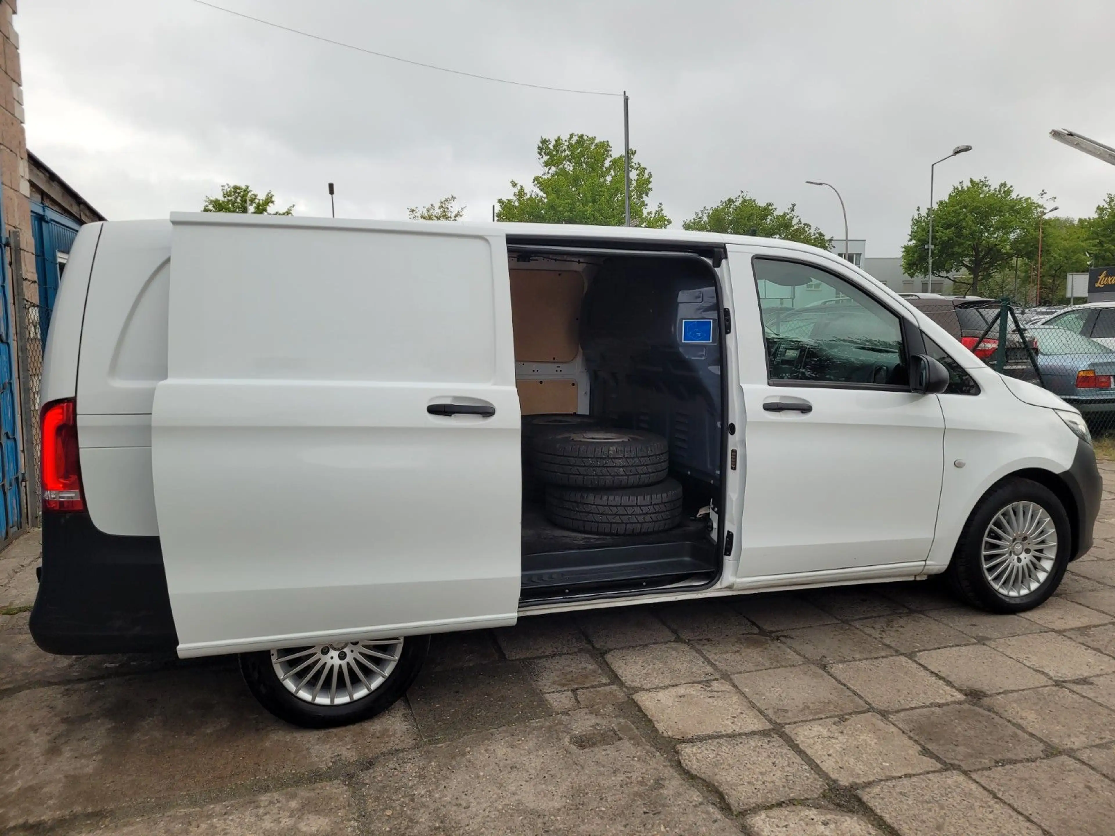 Mercedes-Benz Vito Kasten 116lang*NUR 50TKM*AHK*KLIMA*XENON — photo 7