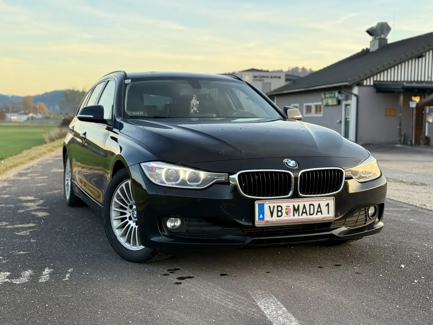 BMW 318 318d Touring Österreich-Paket - 2