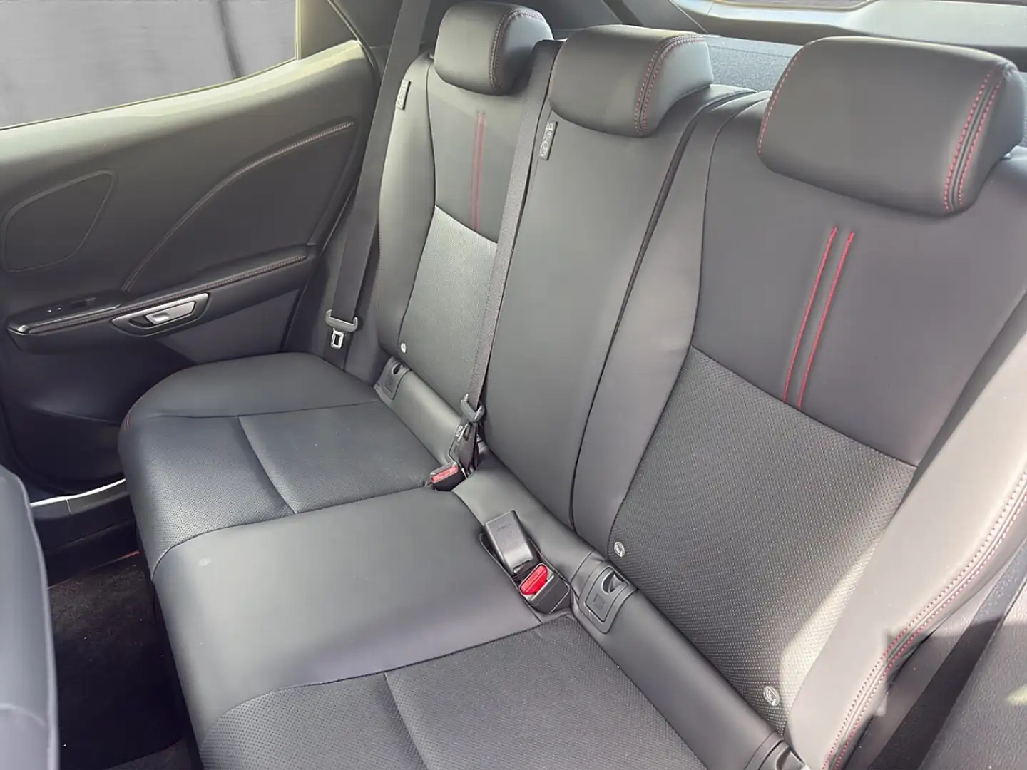 Lexus LBX Elegant BlackEdition + Safe&Sound P. Schwarz - 2