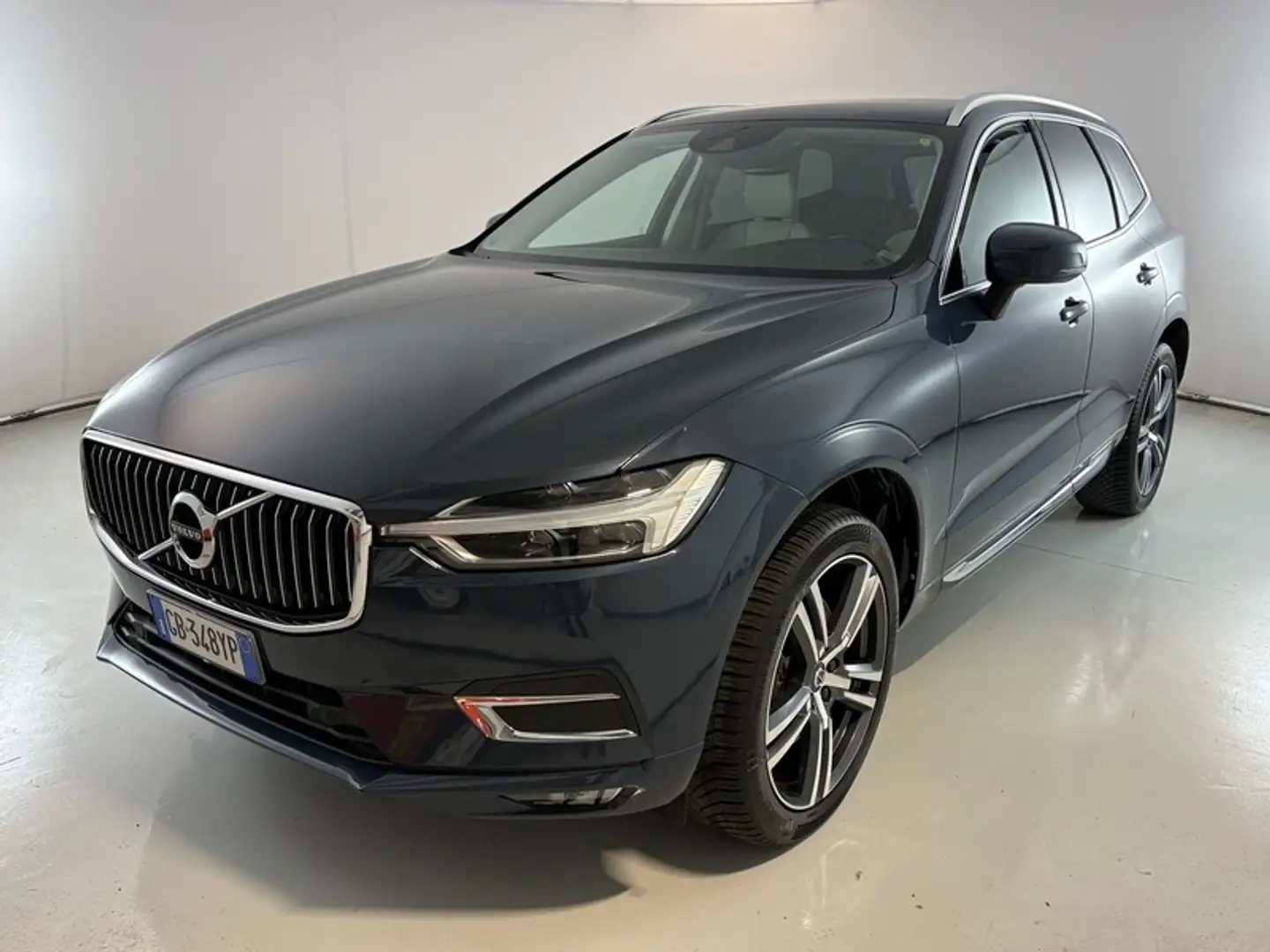 Volvo XC60 2.0 B4 R-Design Grey - 1