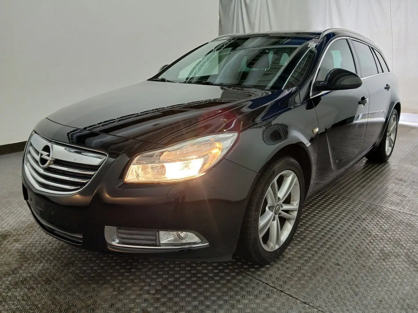 Opel Insignia Design Edition*1-HAND*1.6*180PS*NAVI*PDC*TEMPOMAT* Schwarz - 1