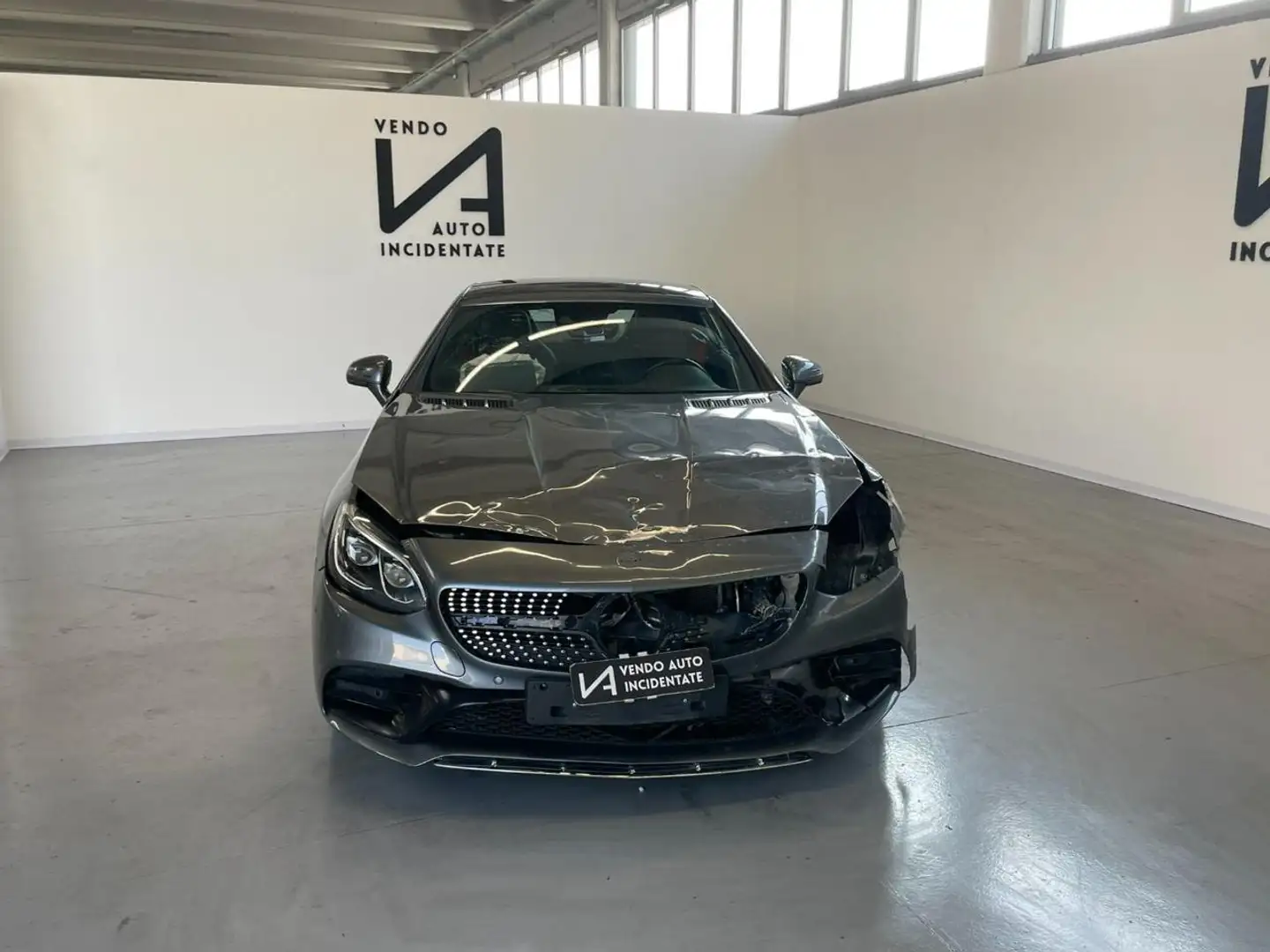 Mercedes-Benz SLC 300 PREMIUM AMG LINE 245CV CAMBIO AUTOMATICO Gris - 2