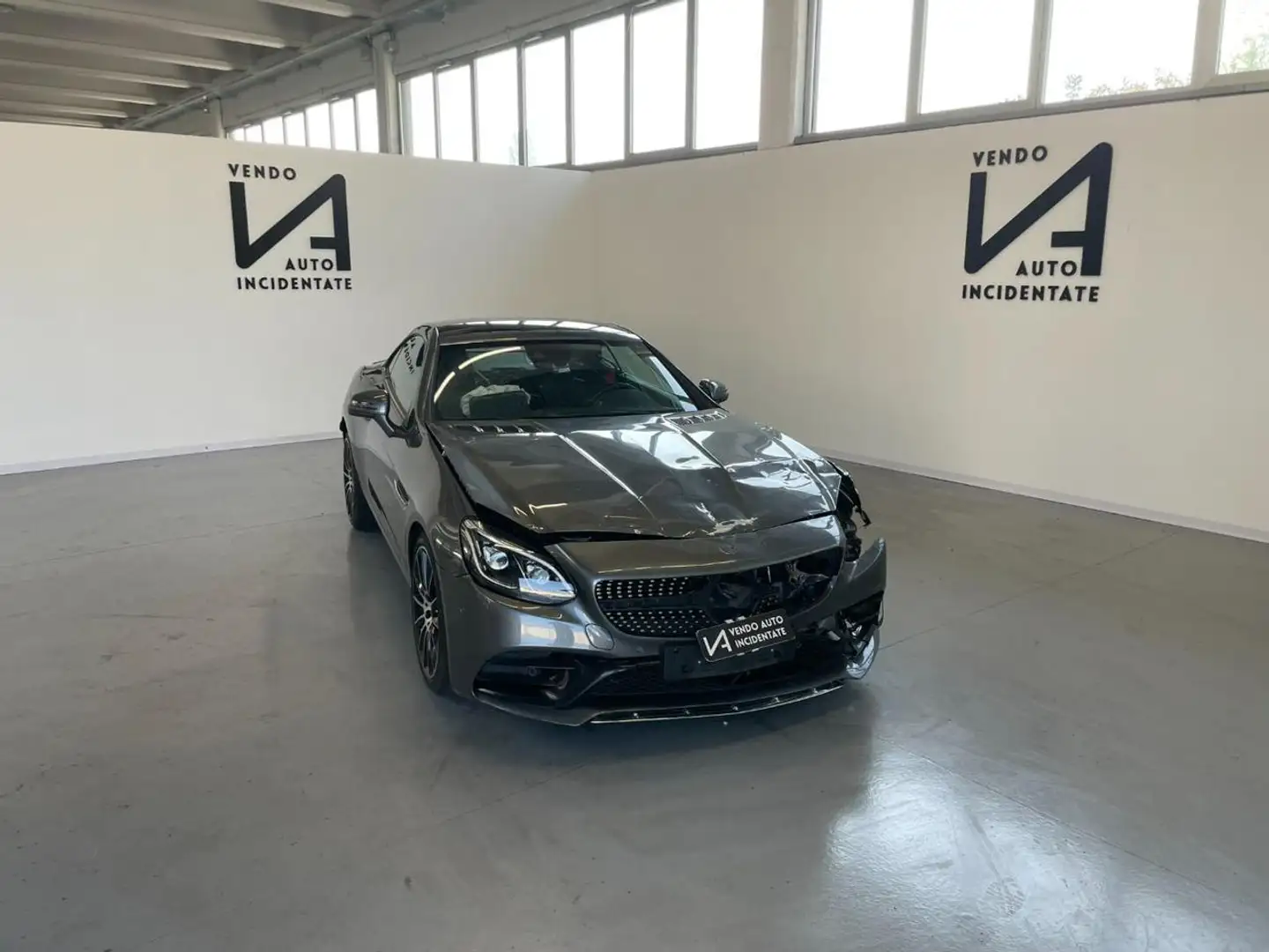 Mercedes-Benz SLC 300 PREMIUM AMG LINE 245CV CAMBIO AUTOMATICO Gris - 1