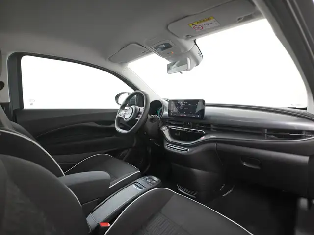 Fiat 500e view 2