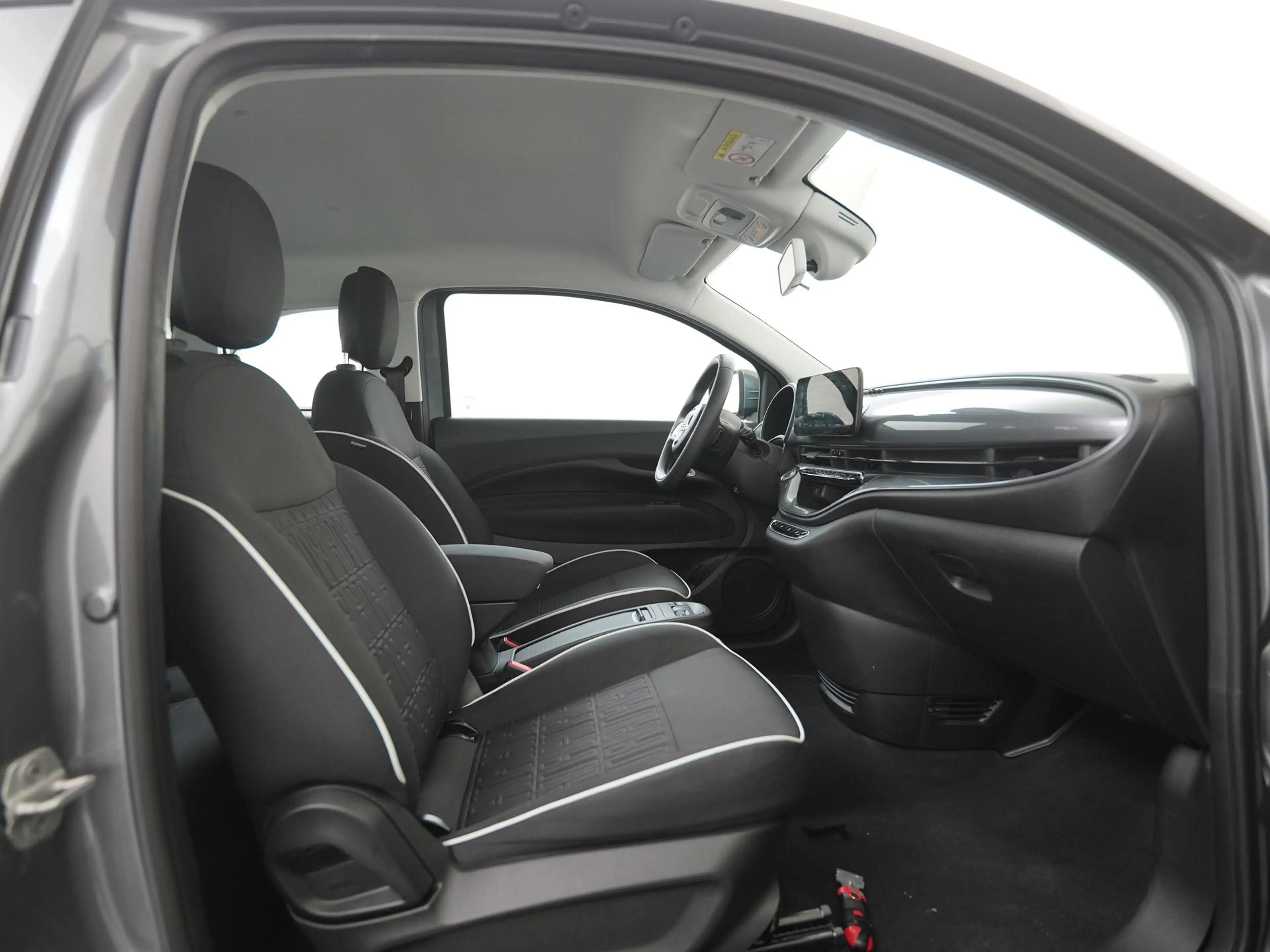 Fiat 500e 42 kWh | Stoelverwarming | Pdc v+a | Camera | Blin — photo 3