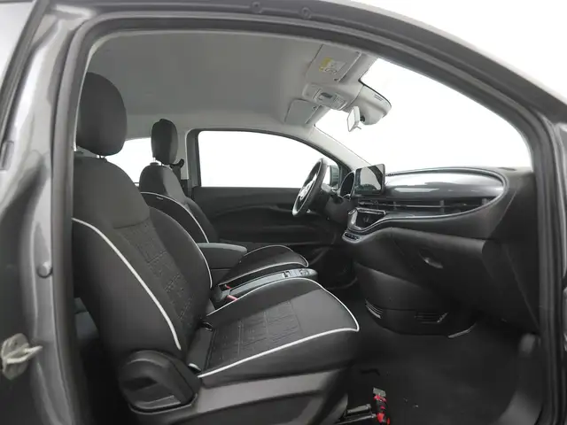 Fiat 500e view 3