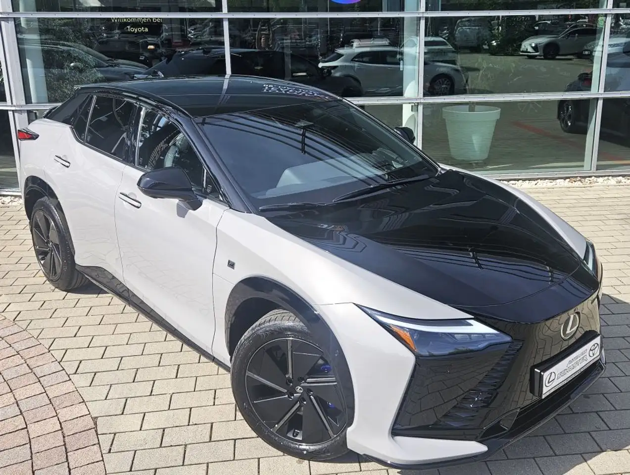 Lexus RZ 550e F SPORT 3
