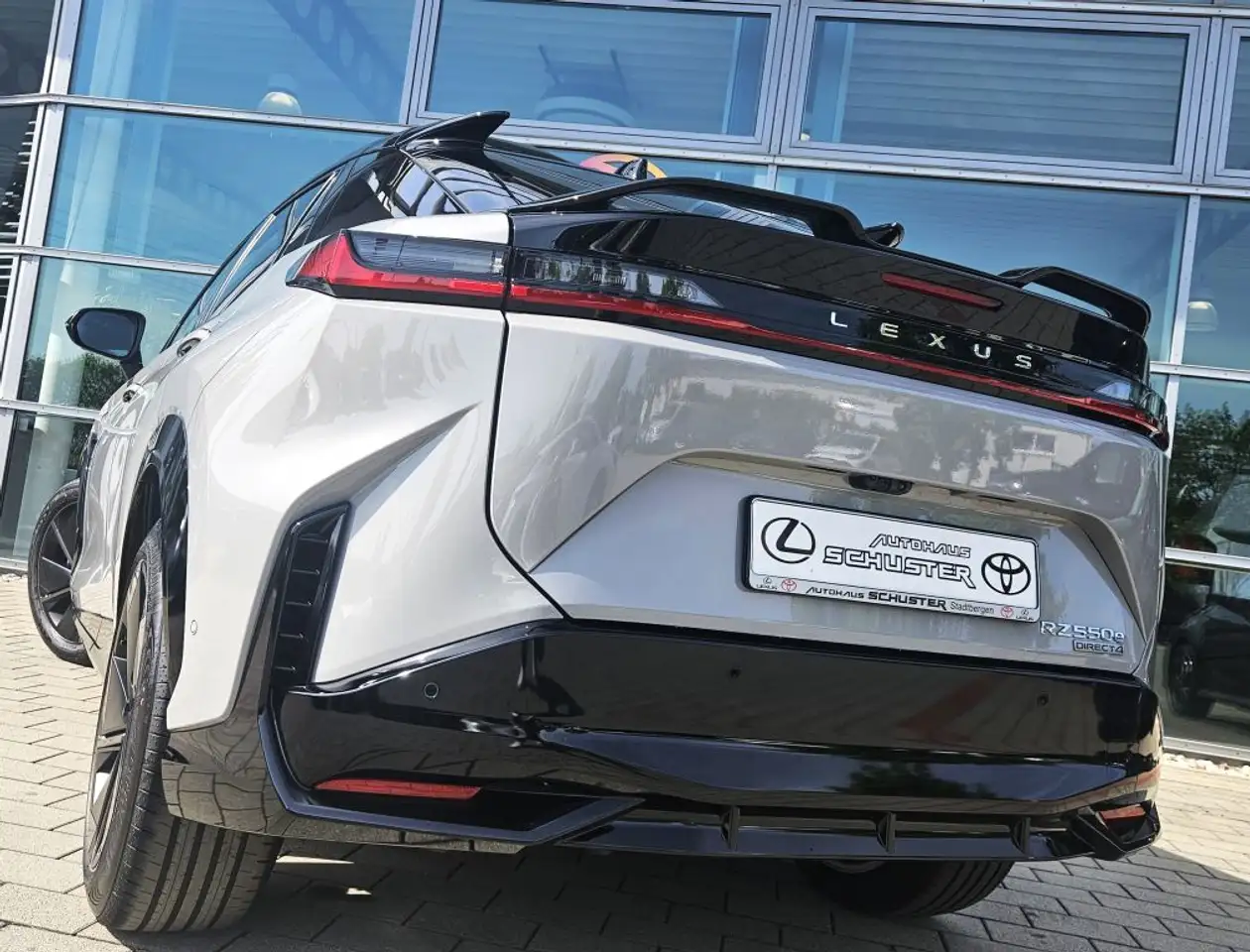 Lexus RZ 550e F SPORT 7