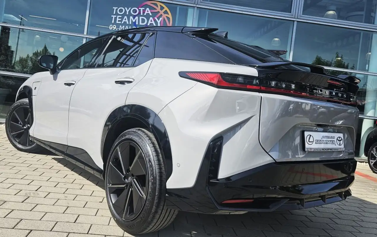 Lexus RZ 550e F SPORT 6