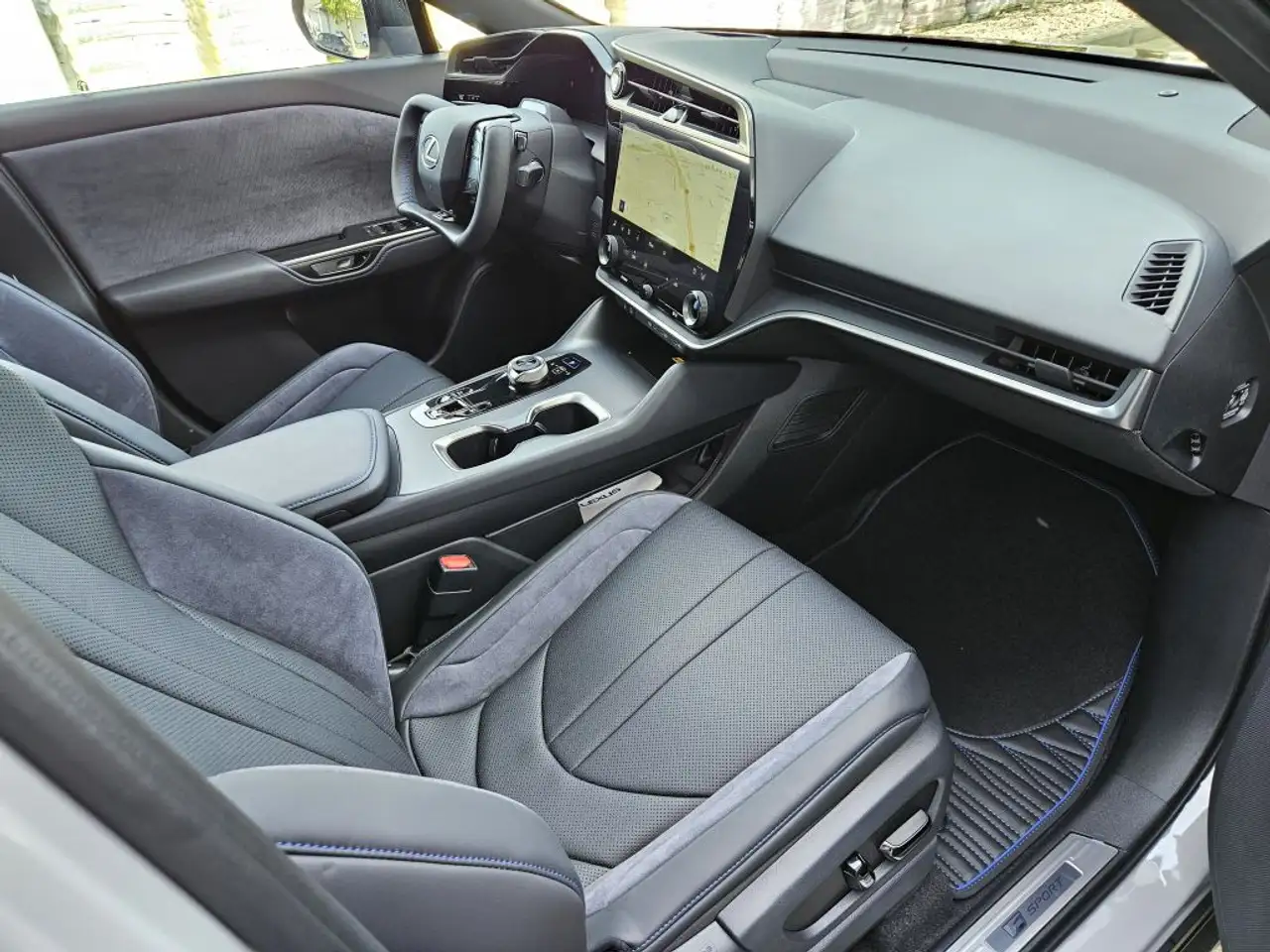 Lexus RZ 550e F SPORT 15