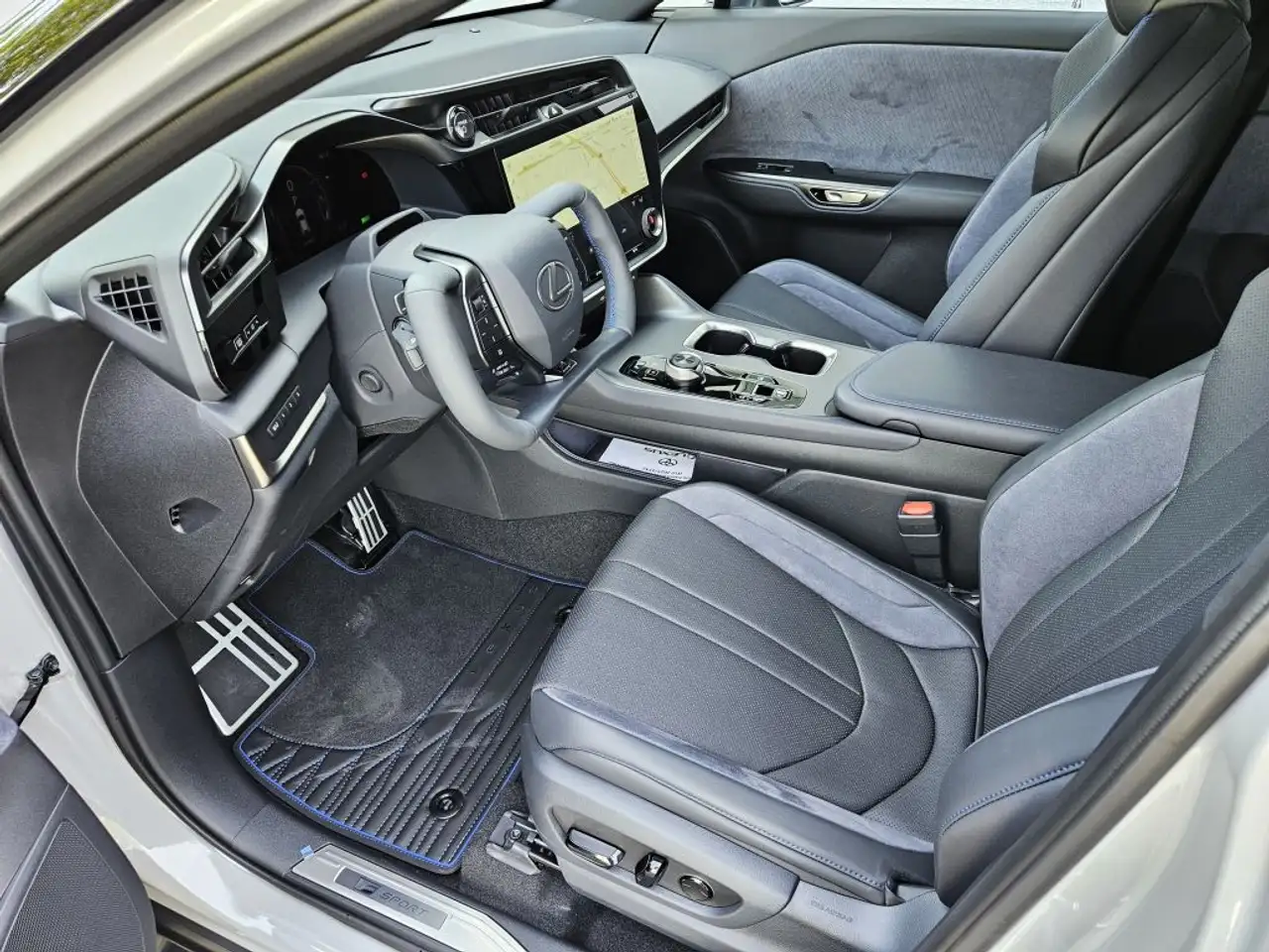 Lexus RZ 550e F SPORT 9