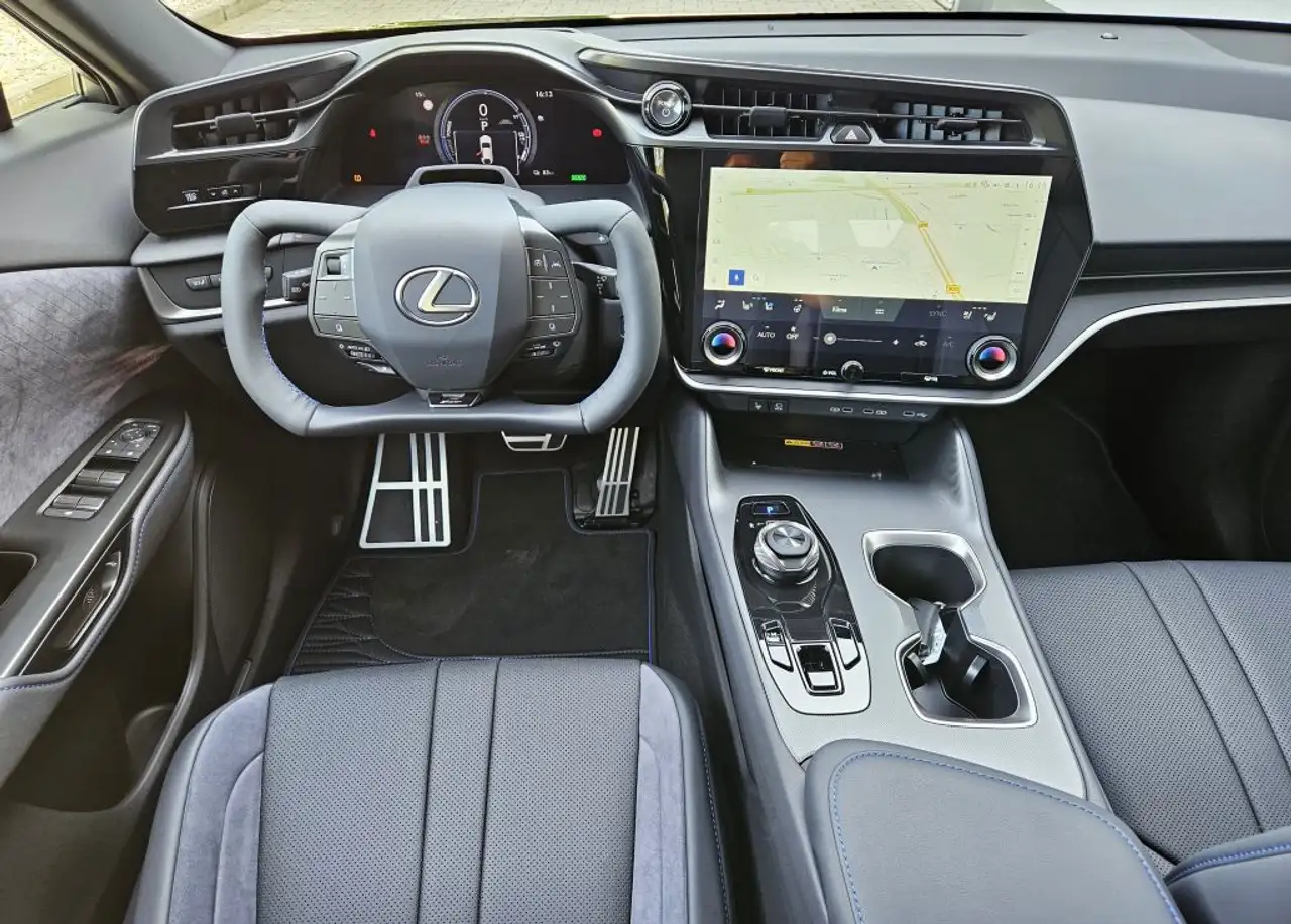Lexus RZ 550e F SPORT 11