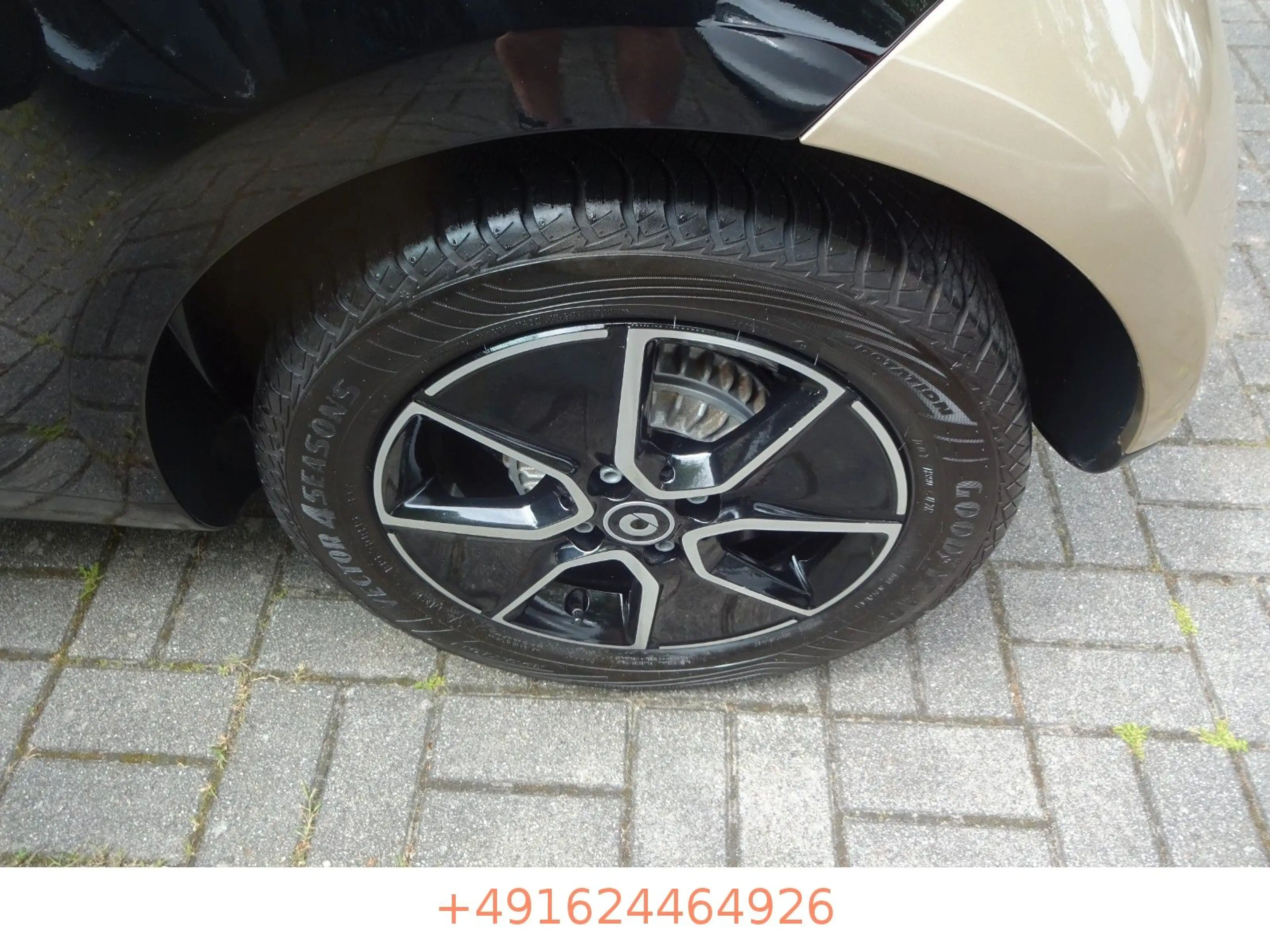 smart forTwo coupe EQ, 22KW Schnelllader ,SHZ,LMF, TOP — photo 12