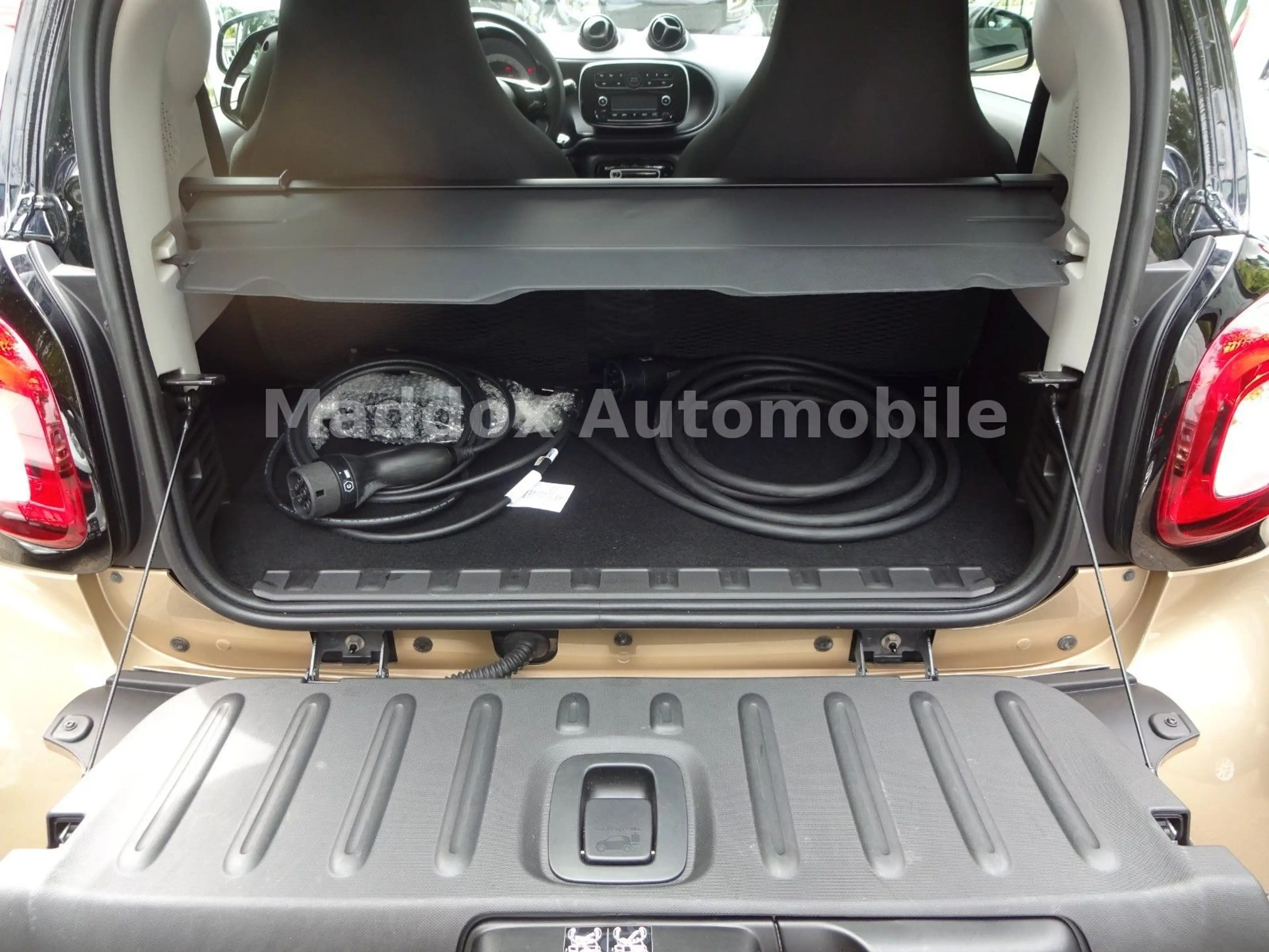 smart forTwo coupe EQ, 22KW Schnelllader ,SHZ,LMF, TOP — photo 9