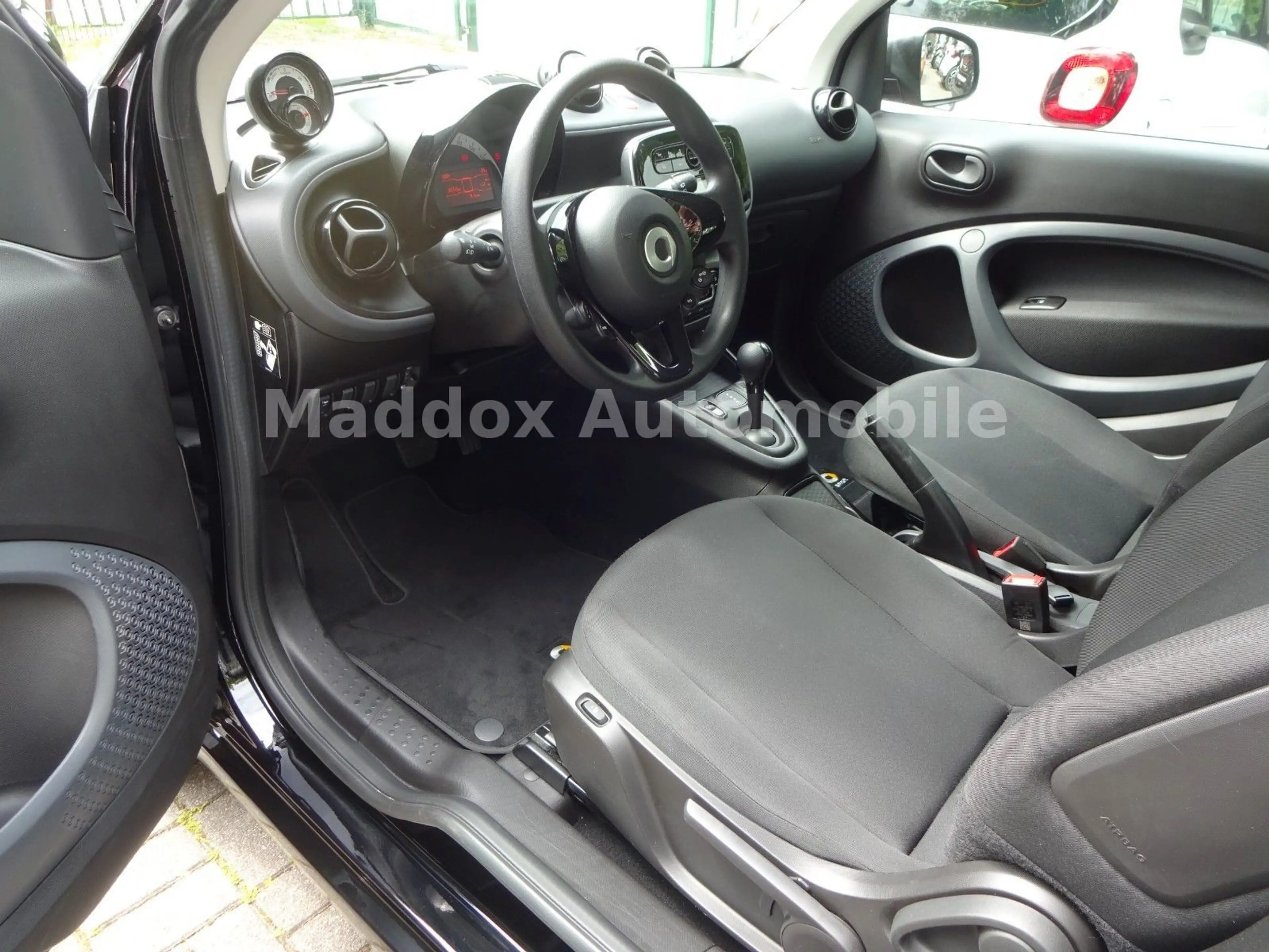 smart forTwo coupe EQ, 22KW Schnelllader ,SHZ,LMF, TOP — photo 10