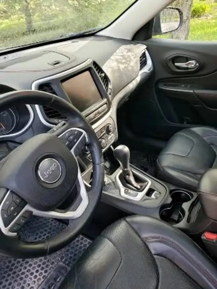 Jeep Cherokee снимка Jeep Cherokee