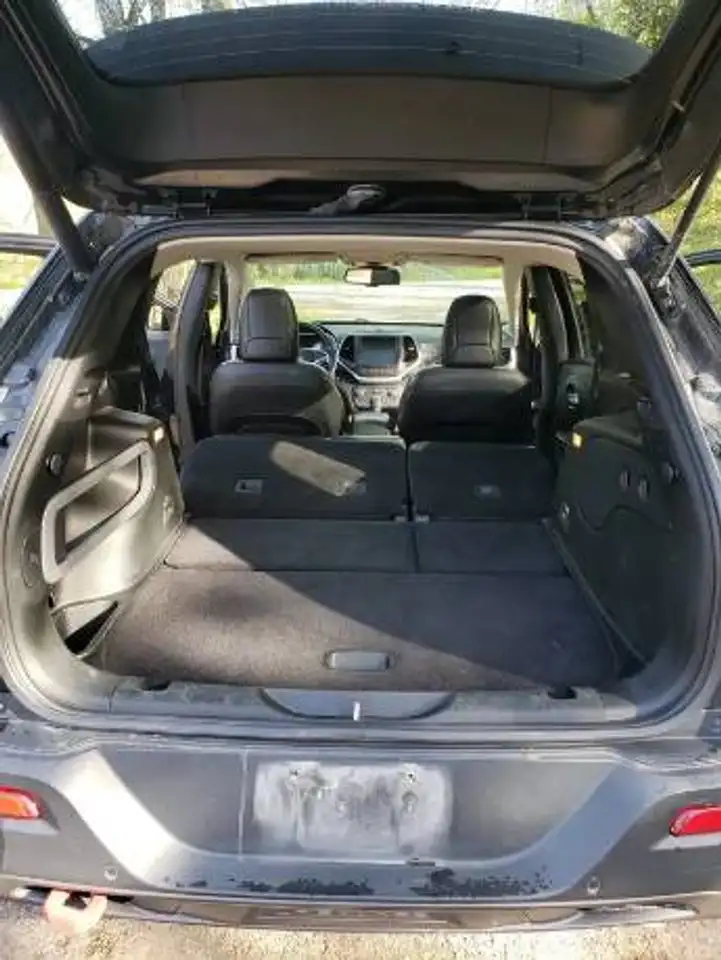 Jeep Cherokee снимка Jeep Cherokee