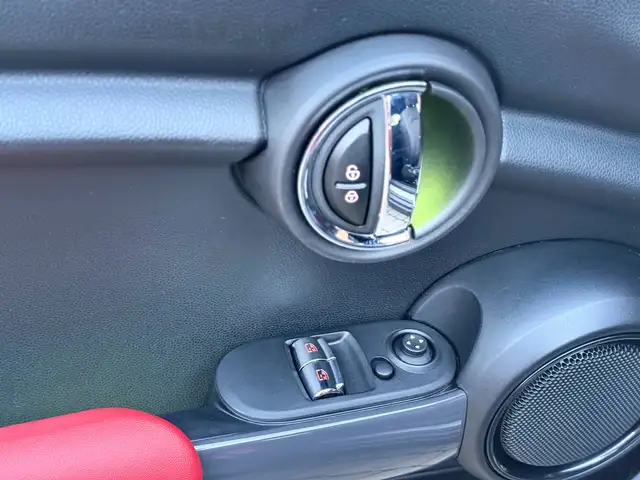 Mini Hatch view 11