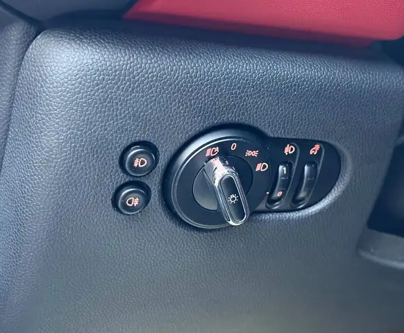 Mini Hatch view 12