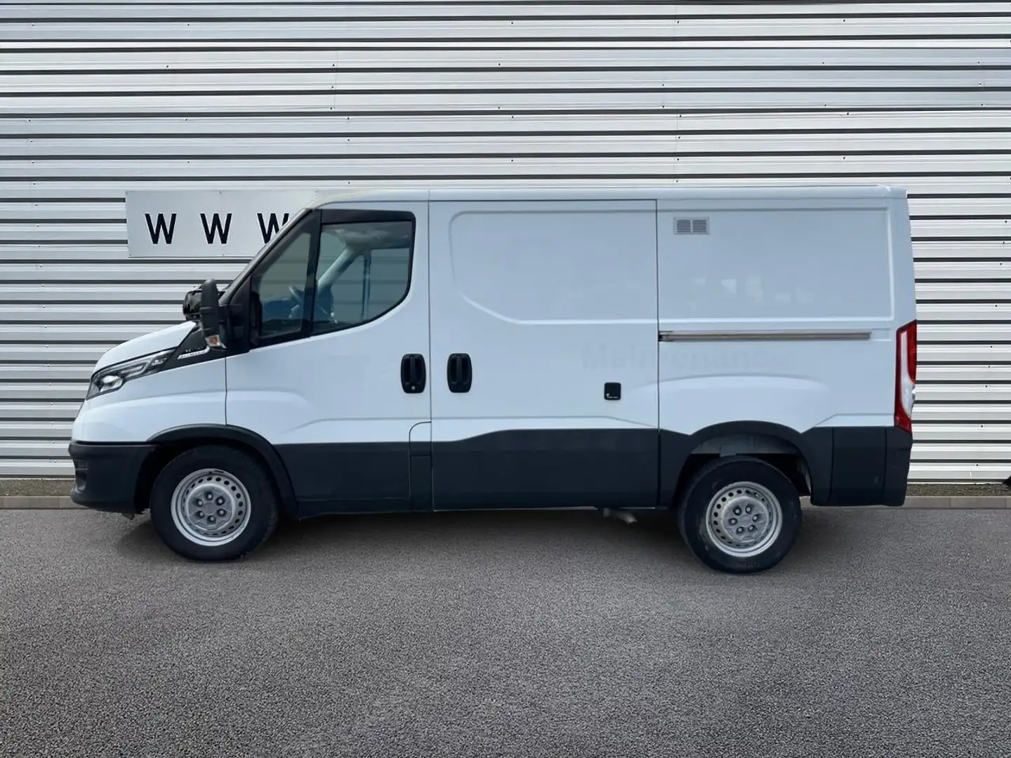 Iveco Daily 35S16 V7 H1 Hi-Matic (Quad-Leaf) Fourgon Белый - 2
