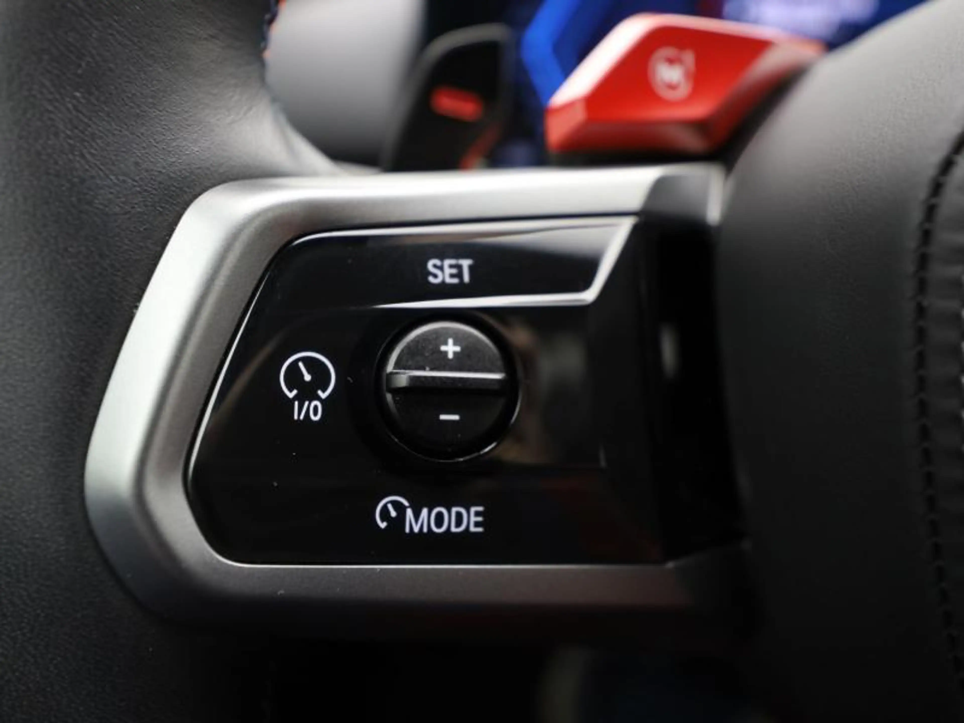 BMW M5 TOURING Matt - Pano - B&W Sound - M Drivers Pack- — photo 11