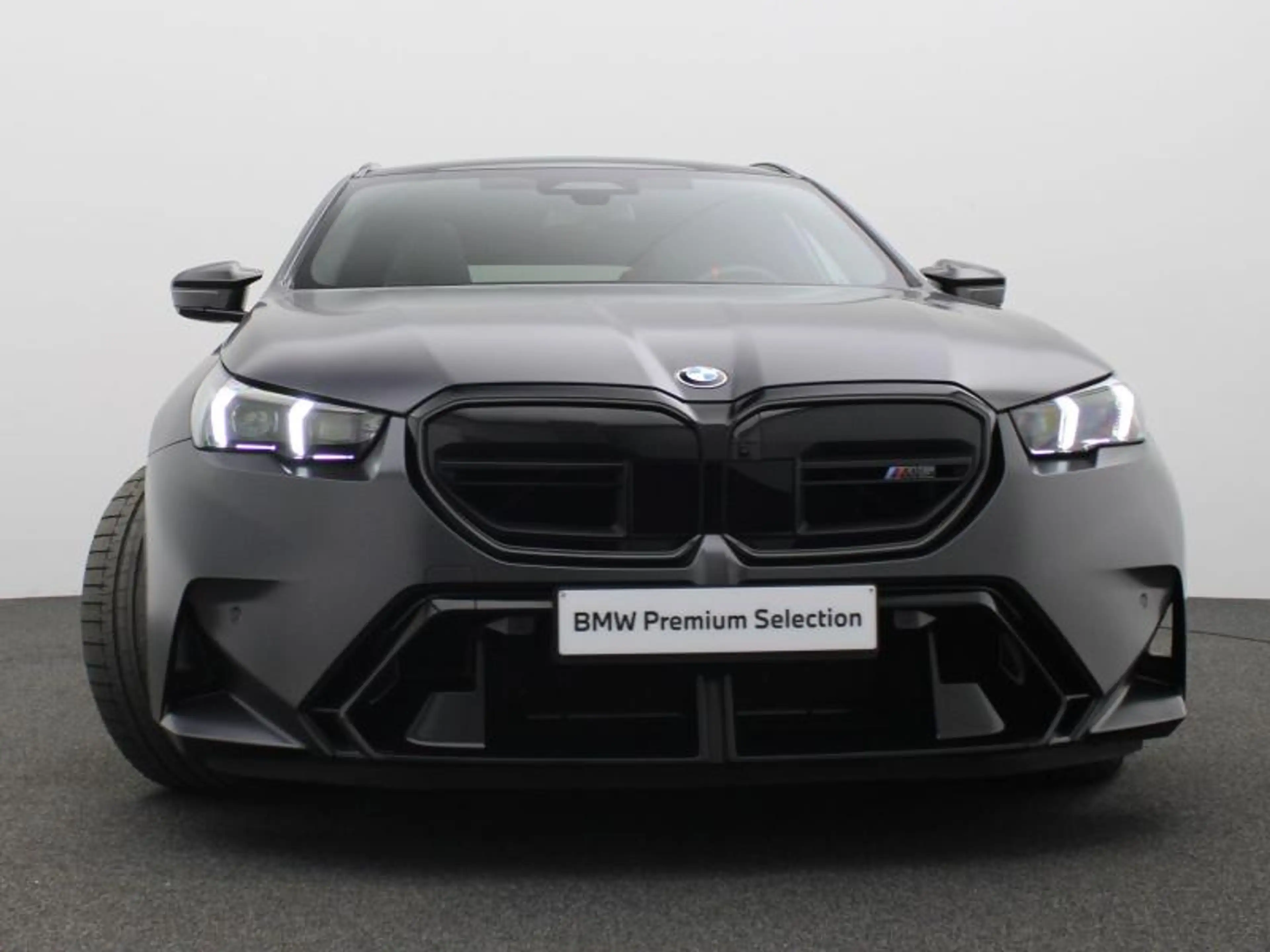 BMW M5 TOURING Matt - Pano - B&W Sound - M Drivers Pack- — photo 2