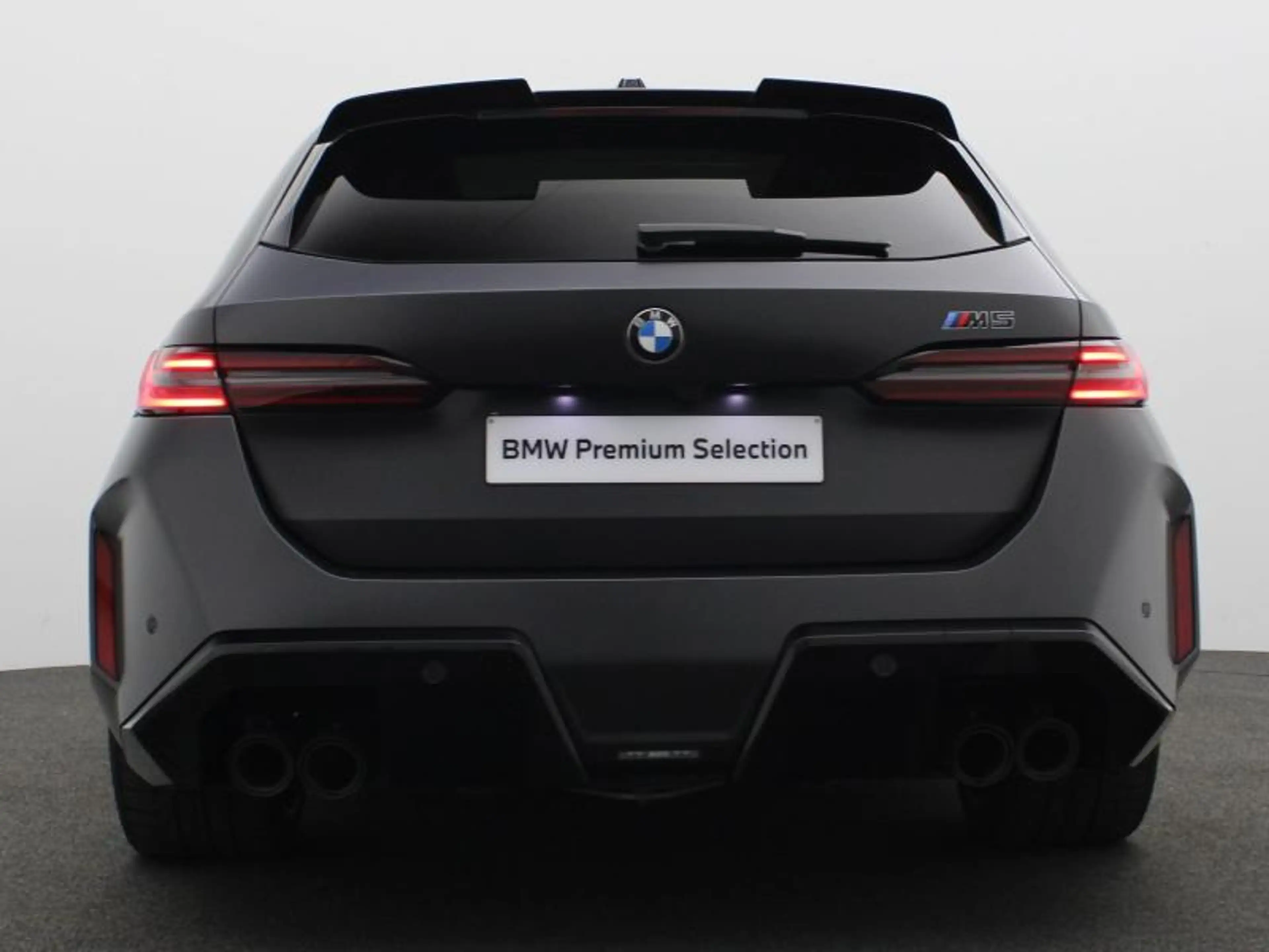 BMW M5 TOURING Matt - Pano - B&W Sound - M Drivers Pack- — photo 4