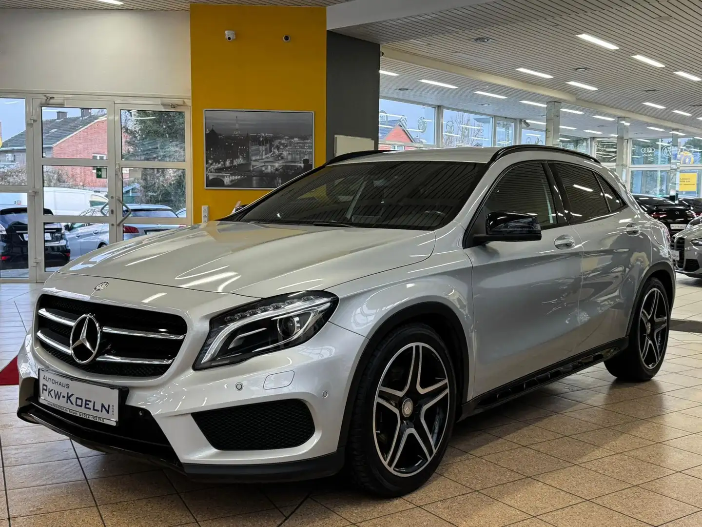 Mercedes-Benz GLA 220 d 4M AMG-LiNE *NAVi*NiGHT*Bi XENON*PDC* Argent - 1