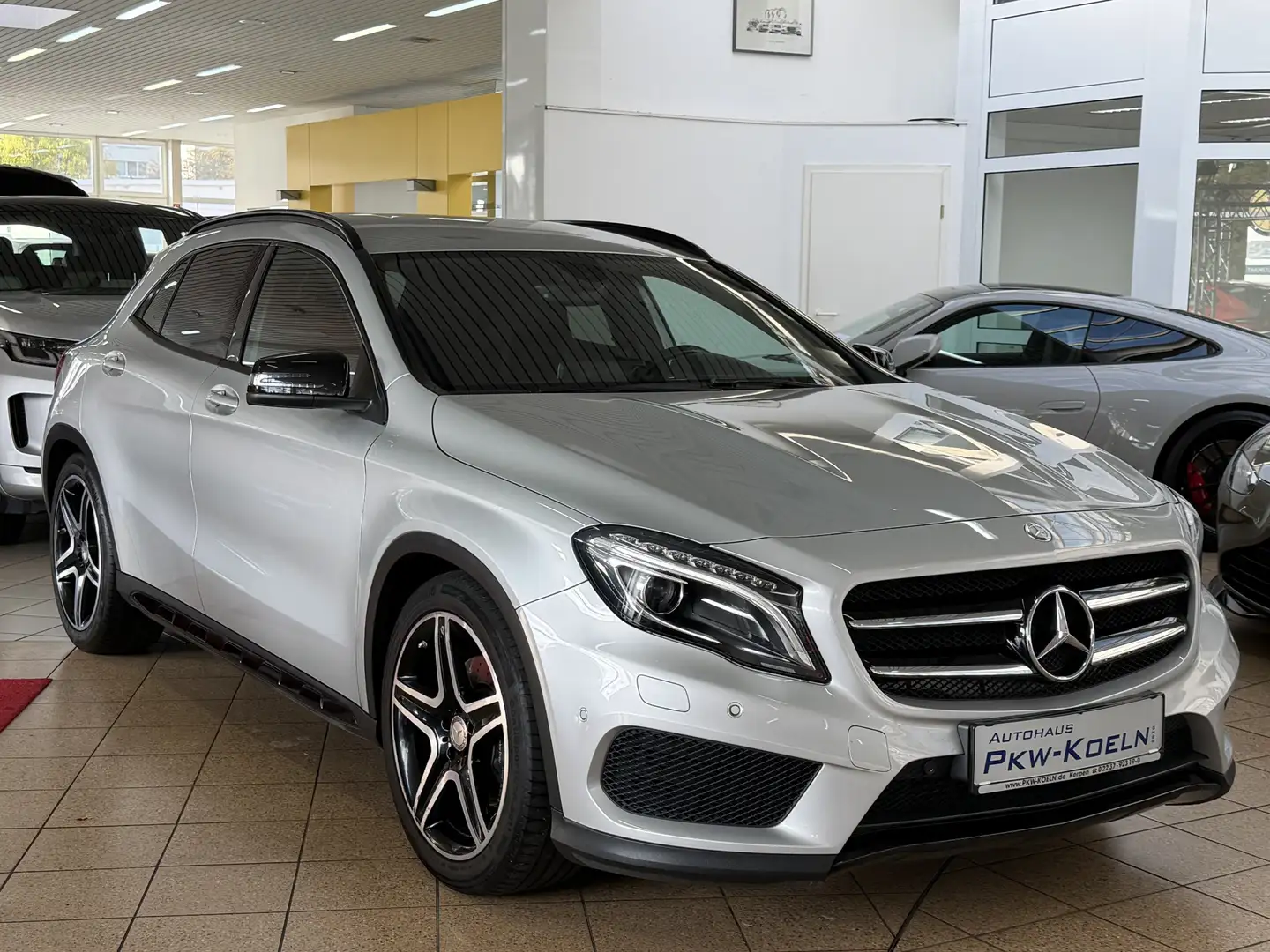 Mercedes-Benz GLA 220 d 4M AMG-LiNE *NAVi*NiGHT*Bi XENON*PDC* Argintiu - 2