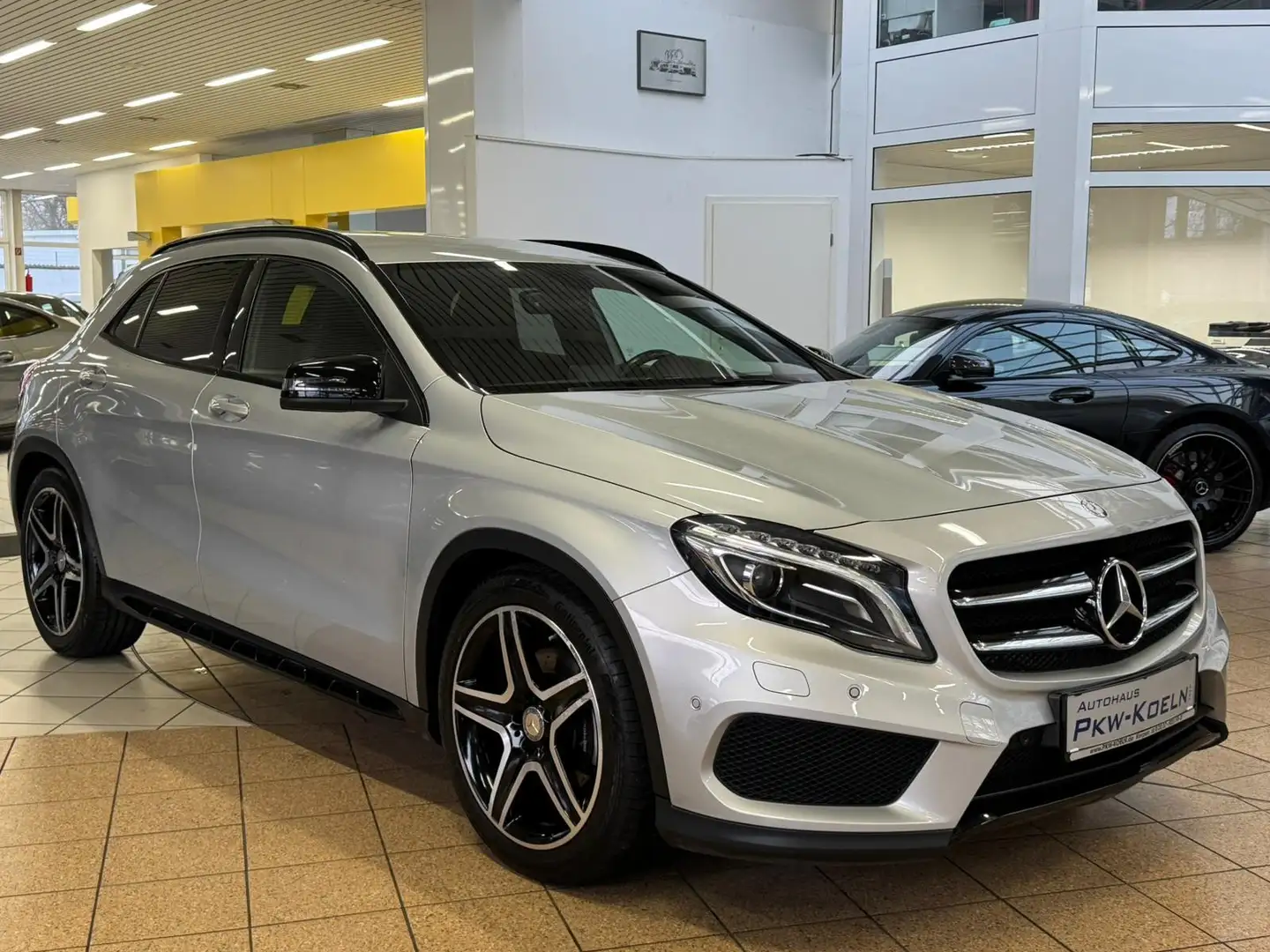 Mercedes-Benz GLA 220 d 4M AMG-LiNE *NAVi*NiGHT*Bi XENON*PDC* Argent - 2