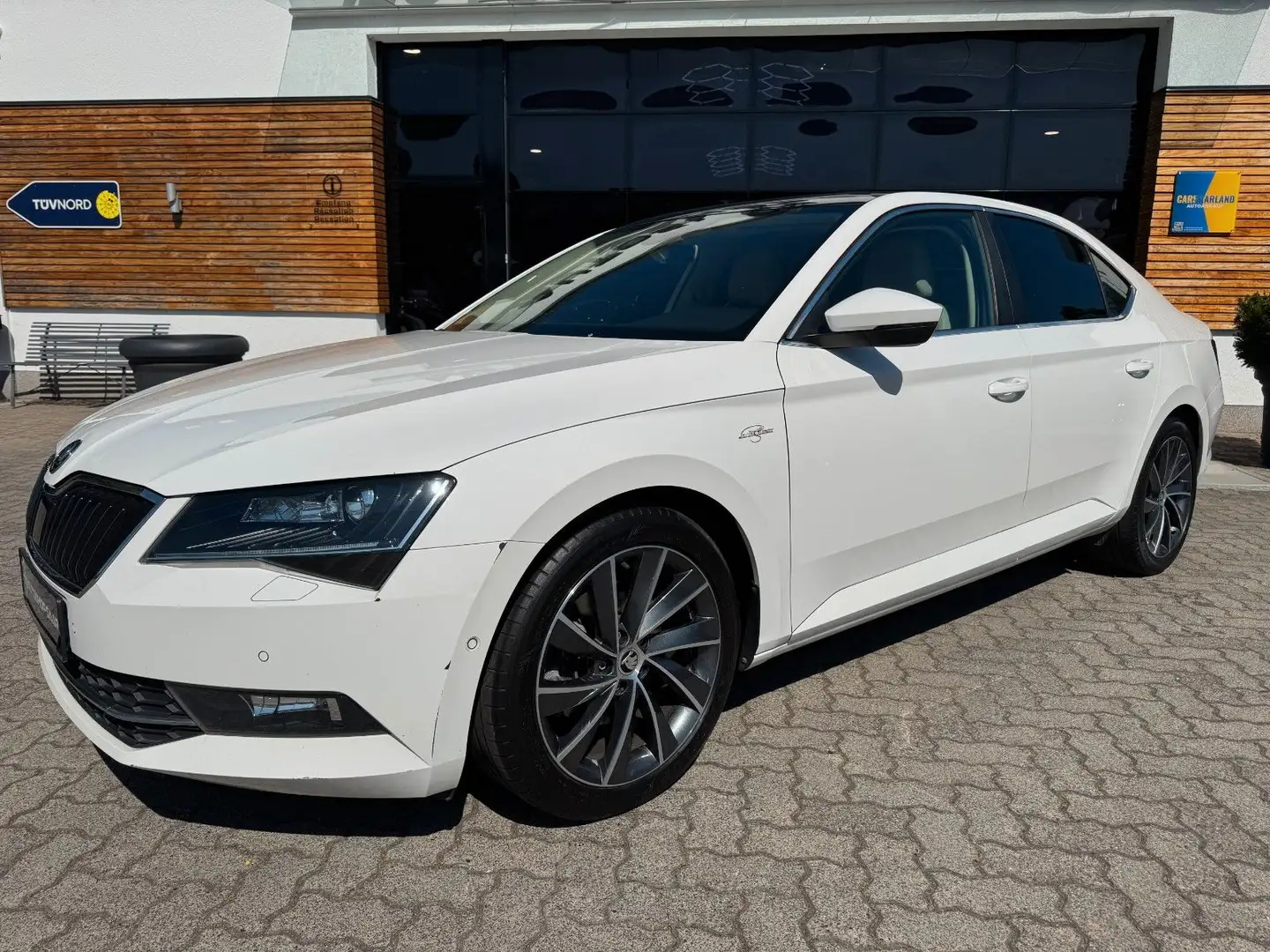 Skoda Superb 1.4 TSI Lim. Laurent & Klement/Leder/kam Weiß - 2