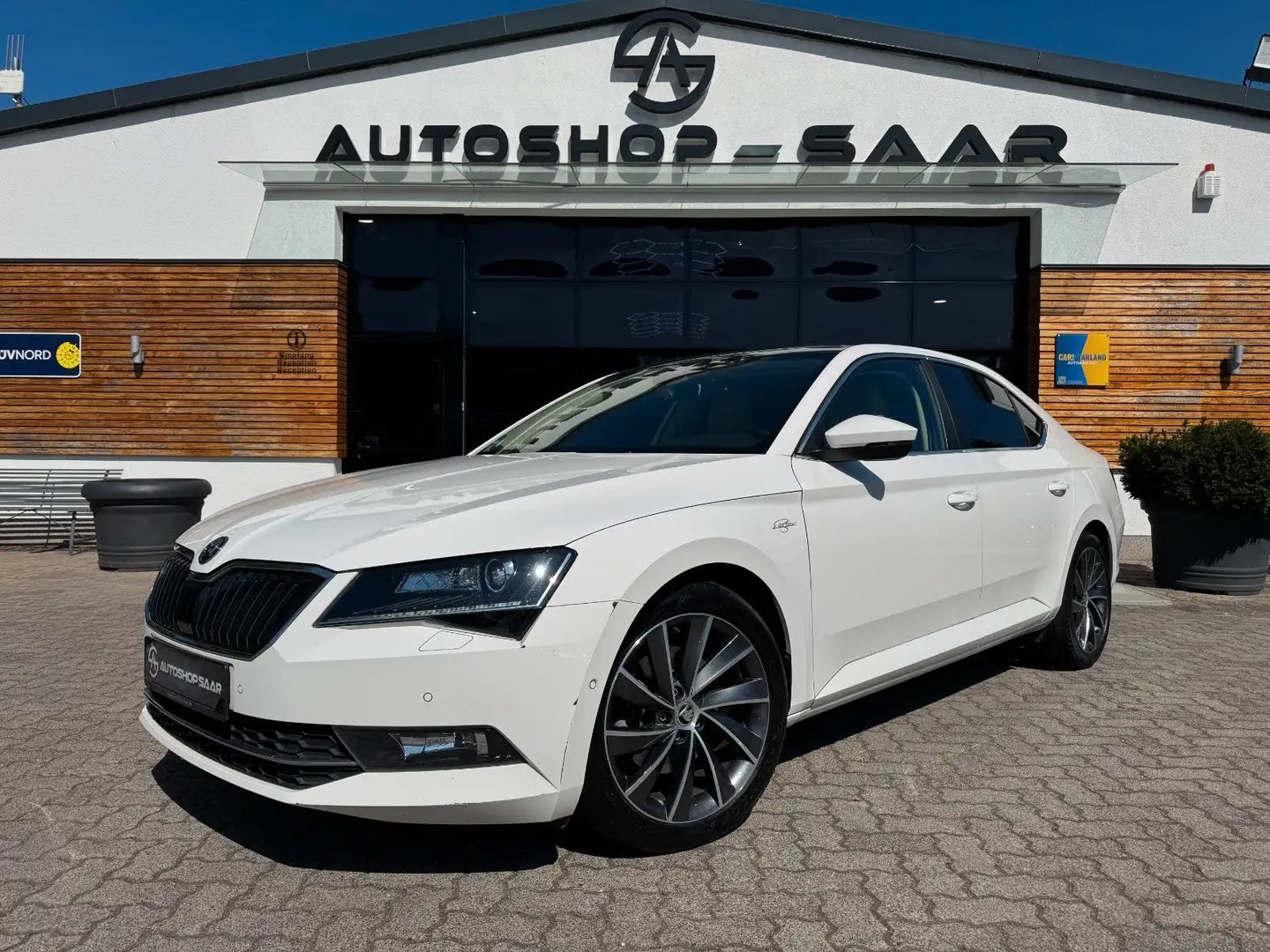 Skoda Superb 1.4 TSI Lim. Laurent & Klement/Leder/kam Weiß - 1