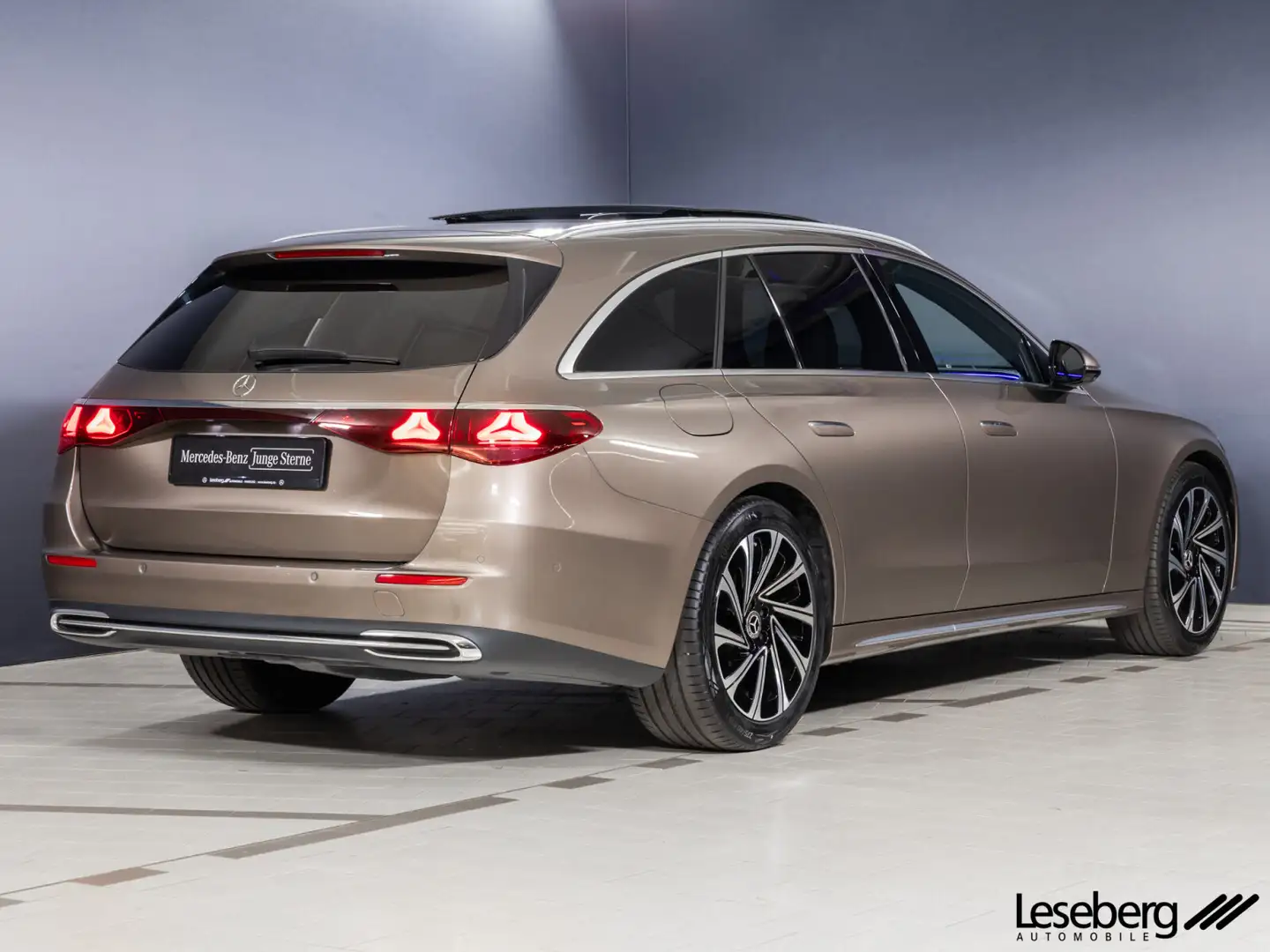 Mercedes-Benz E 220 E 220 d T Exclusive DIG.LIGHT/AHK/Pano/Distronic Braun - 2