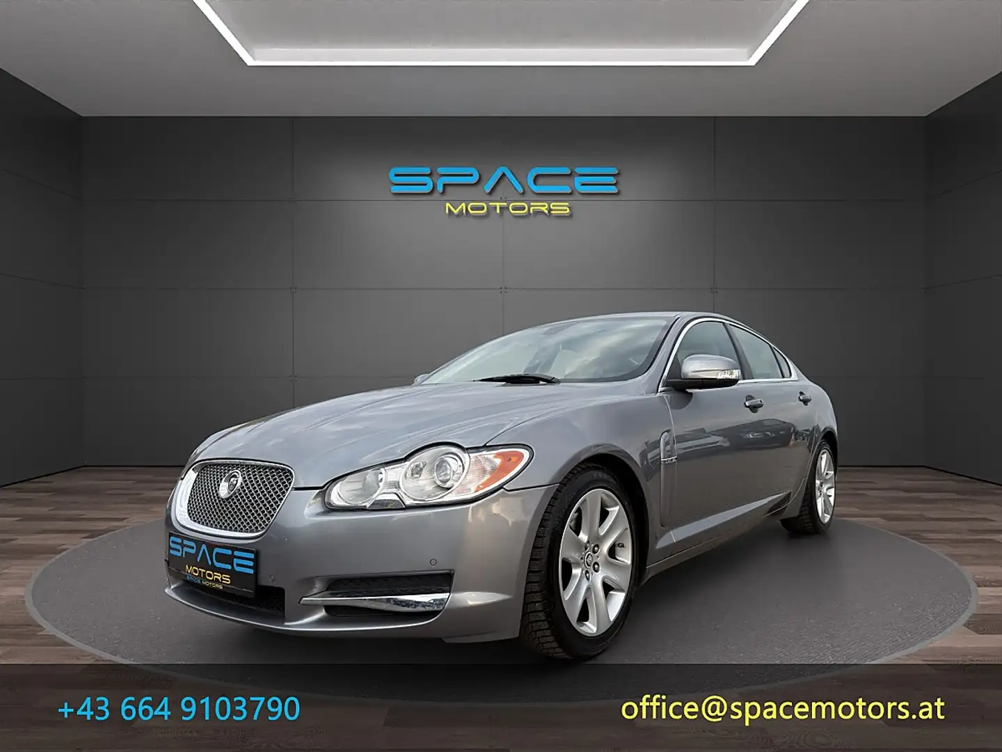 Jaguar XF 2,7 V6 Diesel Premium Luxury Grau - 1