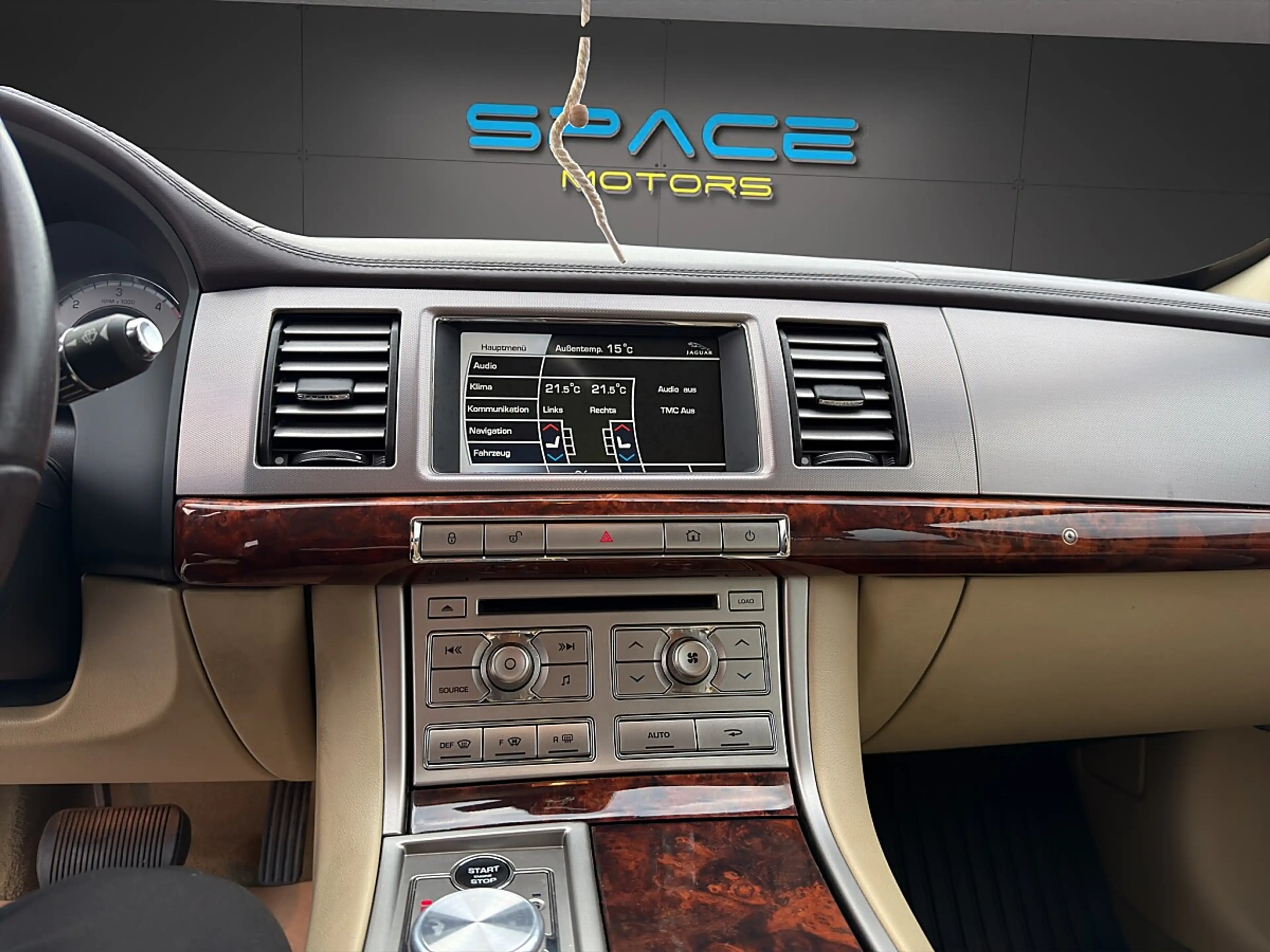 Jaguar XF 2,7 V6 Diesel Premium Luxury — photo 15
