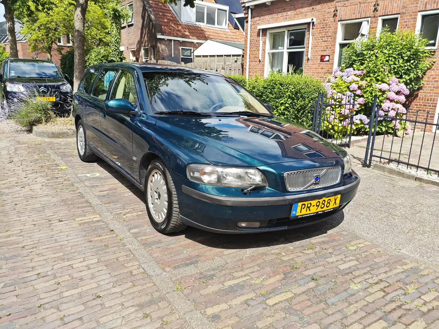 Volvo V70 V70 2.3 T-5 Comfort Line, Aut. Trekhaak 310+PK Groen - 1
