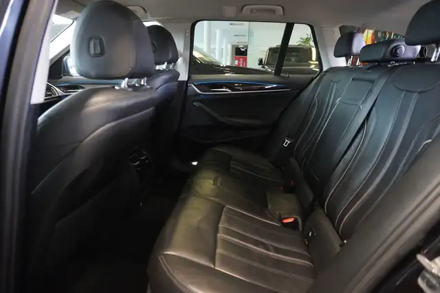 BMW 5 Series view 9