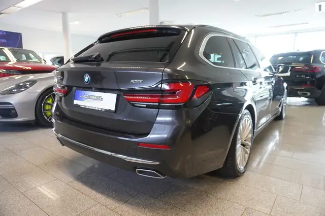 BMW 5 Series view 5
