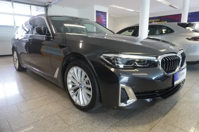 BMW 5 Series view 3