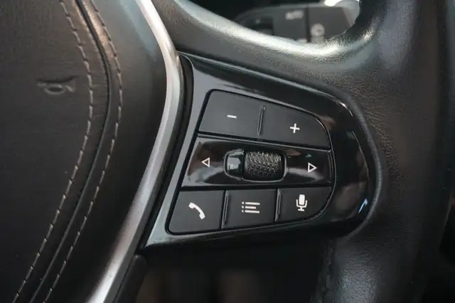 BMW 5 Series view 13
