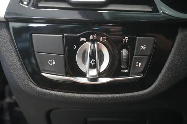 BMW 5 Series view 14