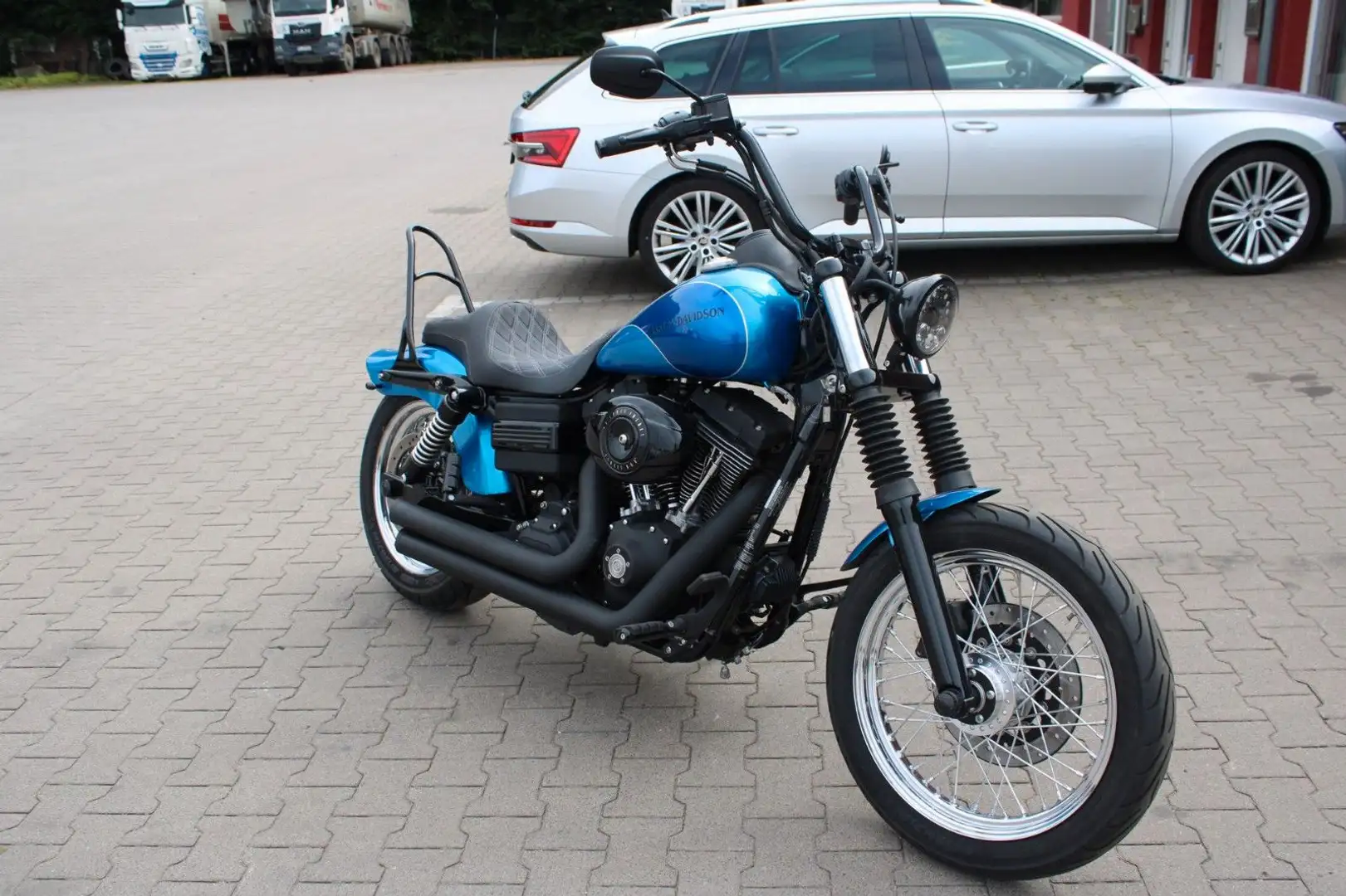 Harley-Davidson Street Bob 96cui Blau - 1