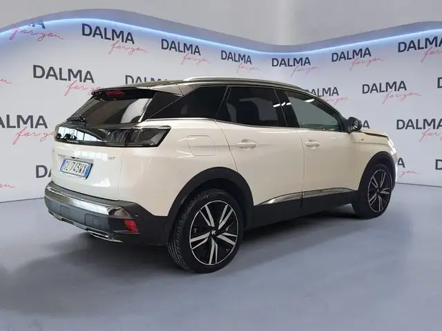 Peugeot 3008 view 5
