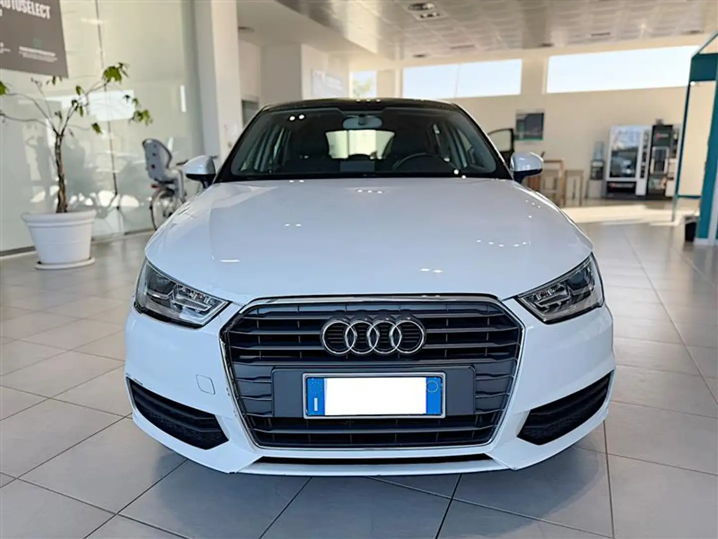 Audi A1 Sportback 1.6 TDI 115 cv metal plus Blanc - 2