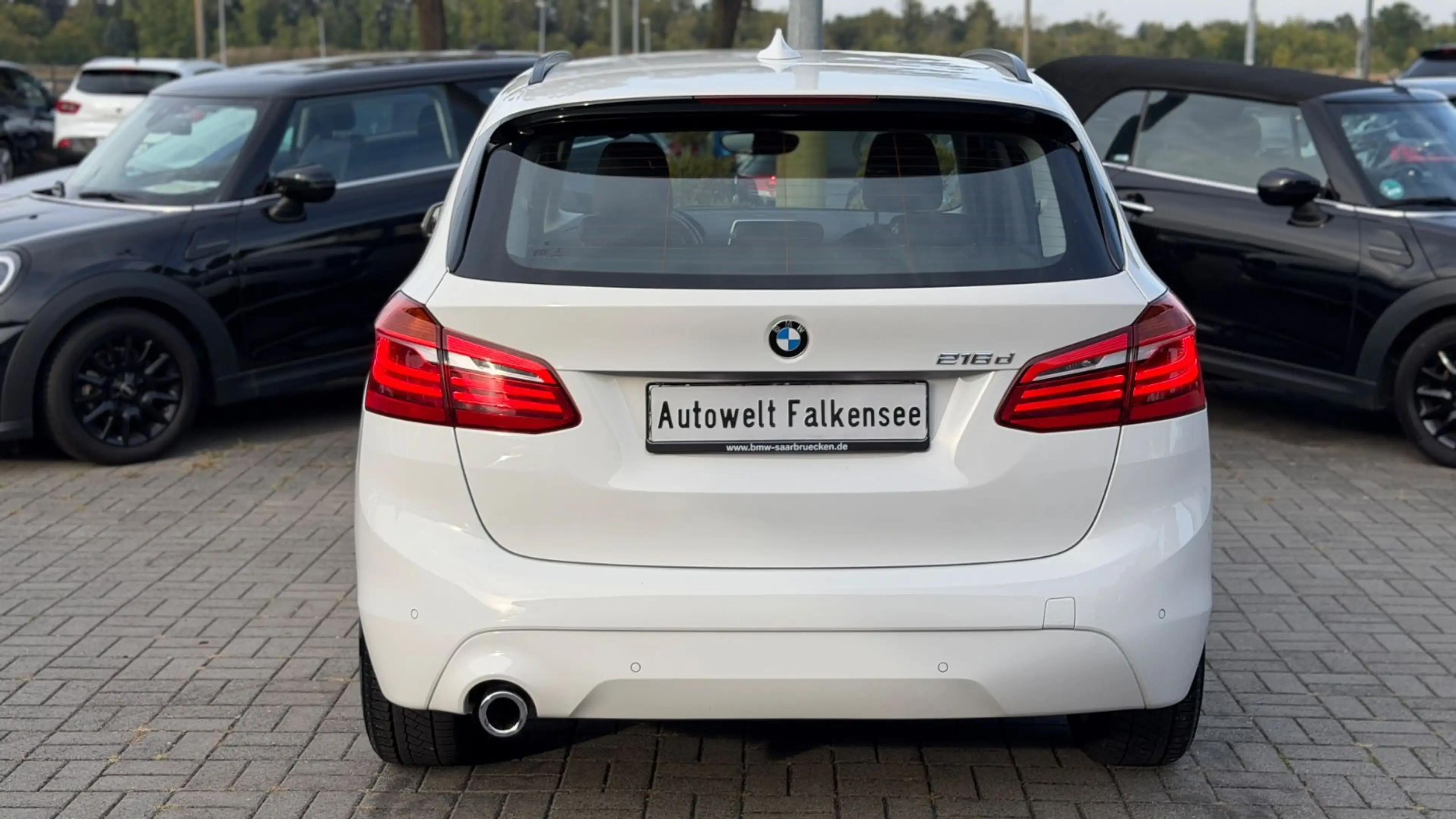 BMW 216 216d Advantage — photo 8