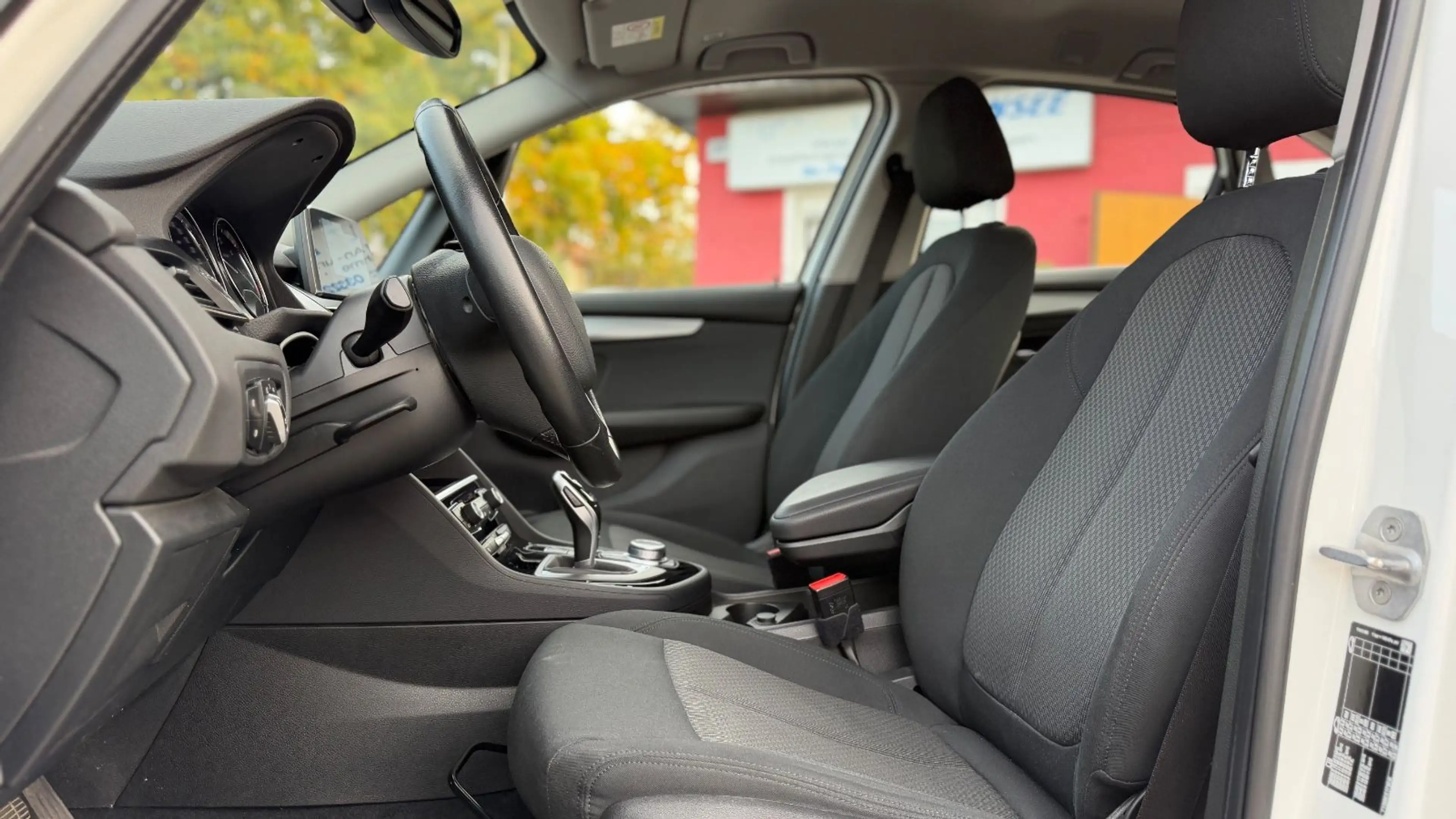 BMW 216 216d Advantage — photo 13