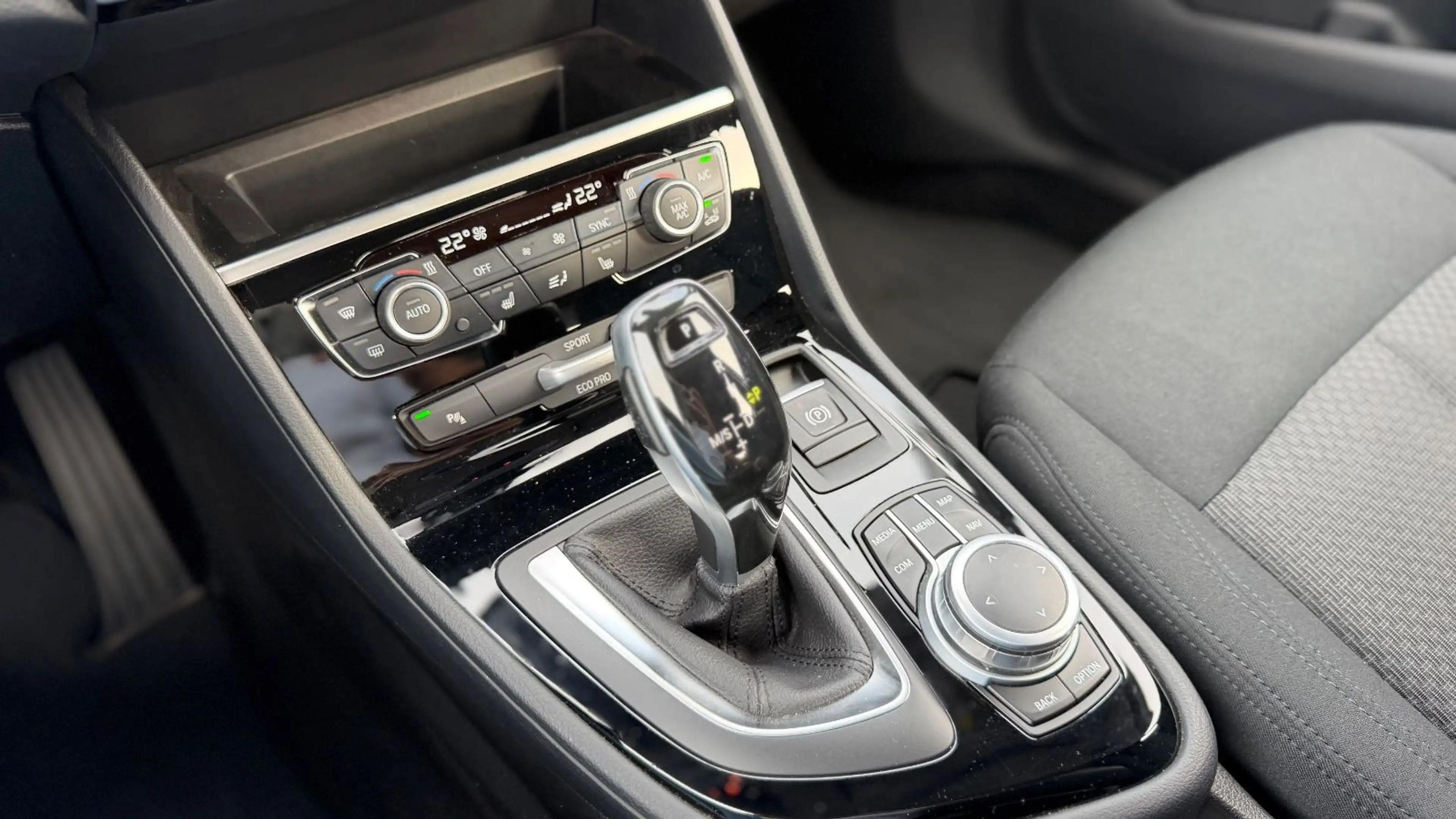 BMW 216 216d Advantage — photo 12