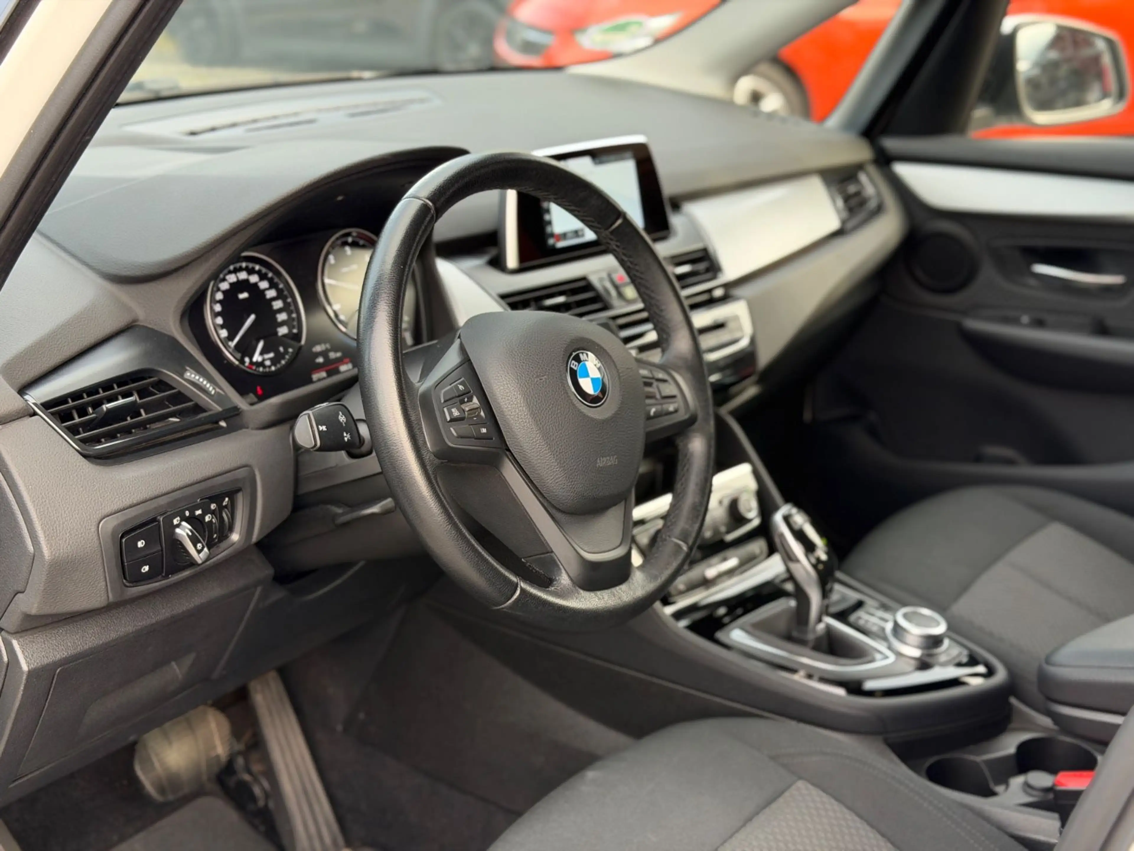 BMW 216 216d Advantage — photo 14