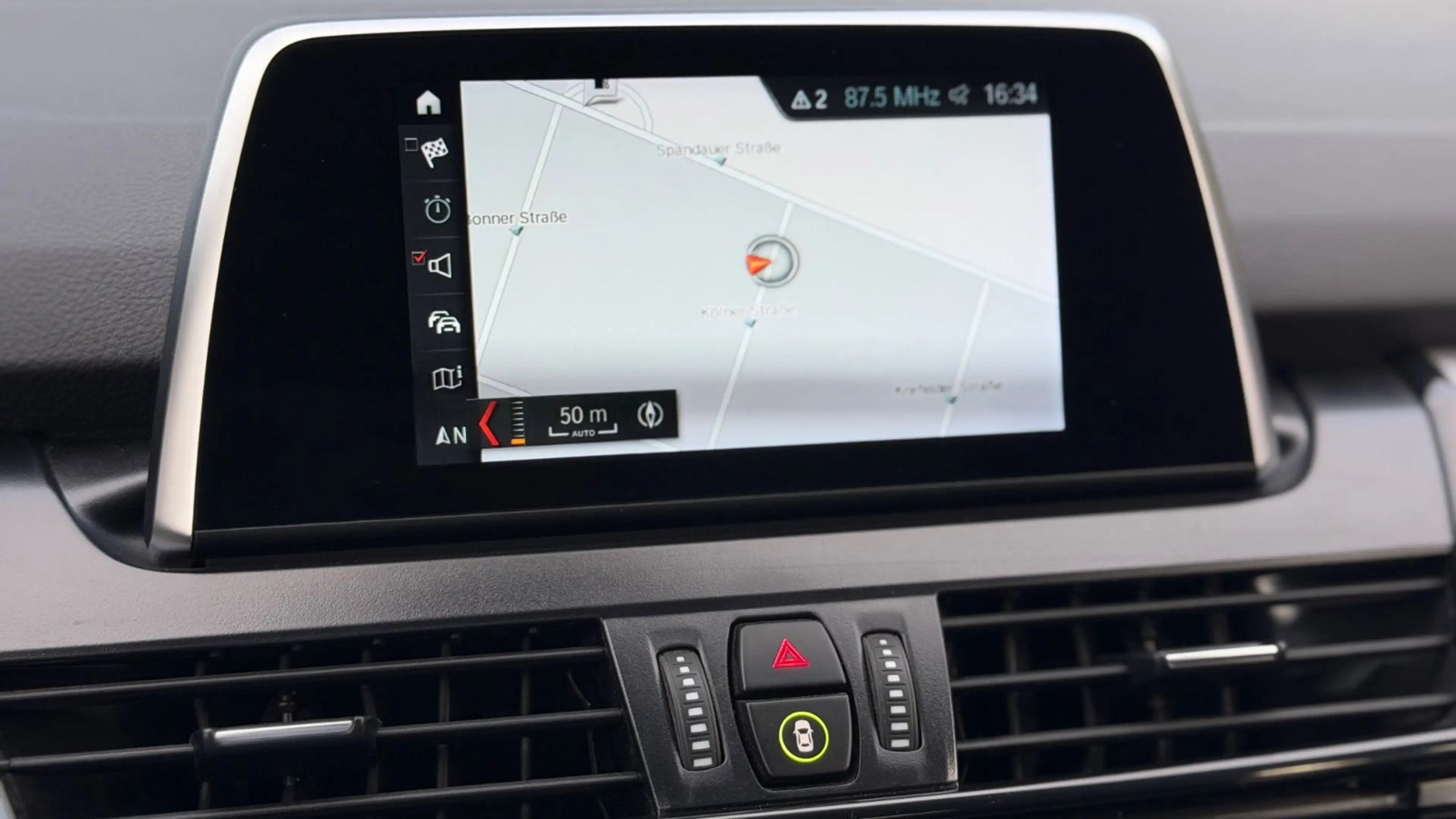 BMW 216 216d Advantage — photo 11