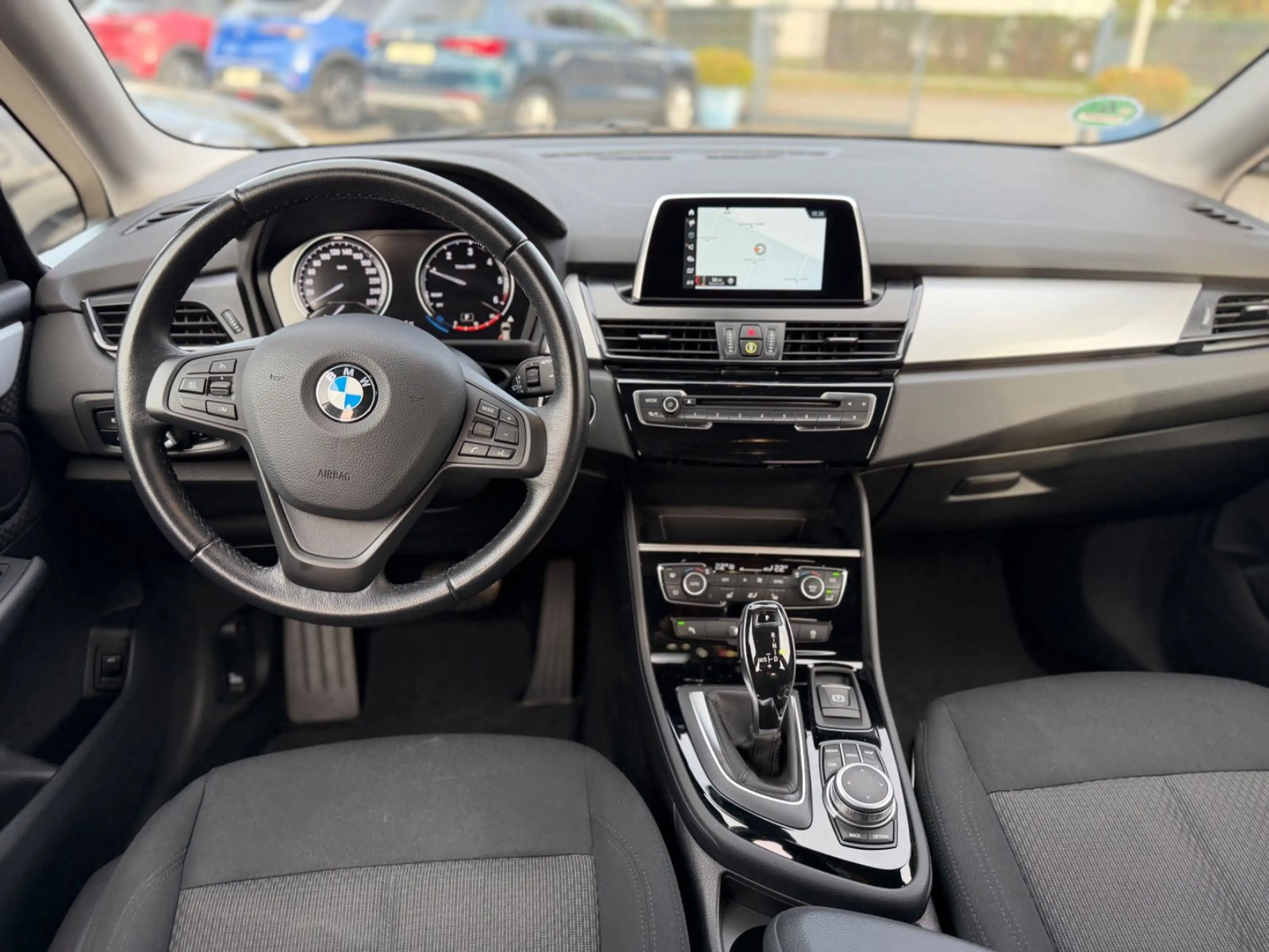 BMW 216 216d Advantage — photo 10